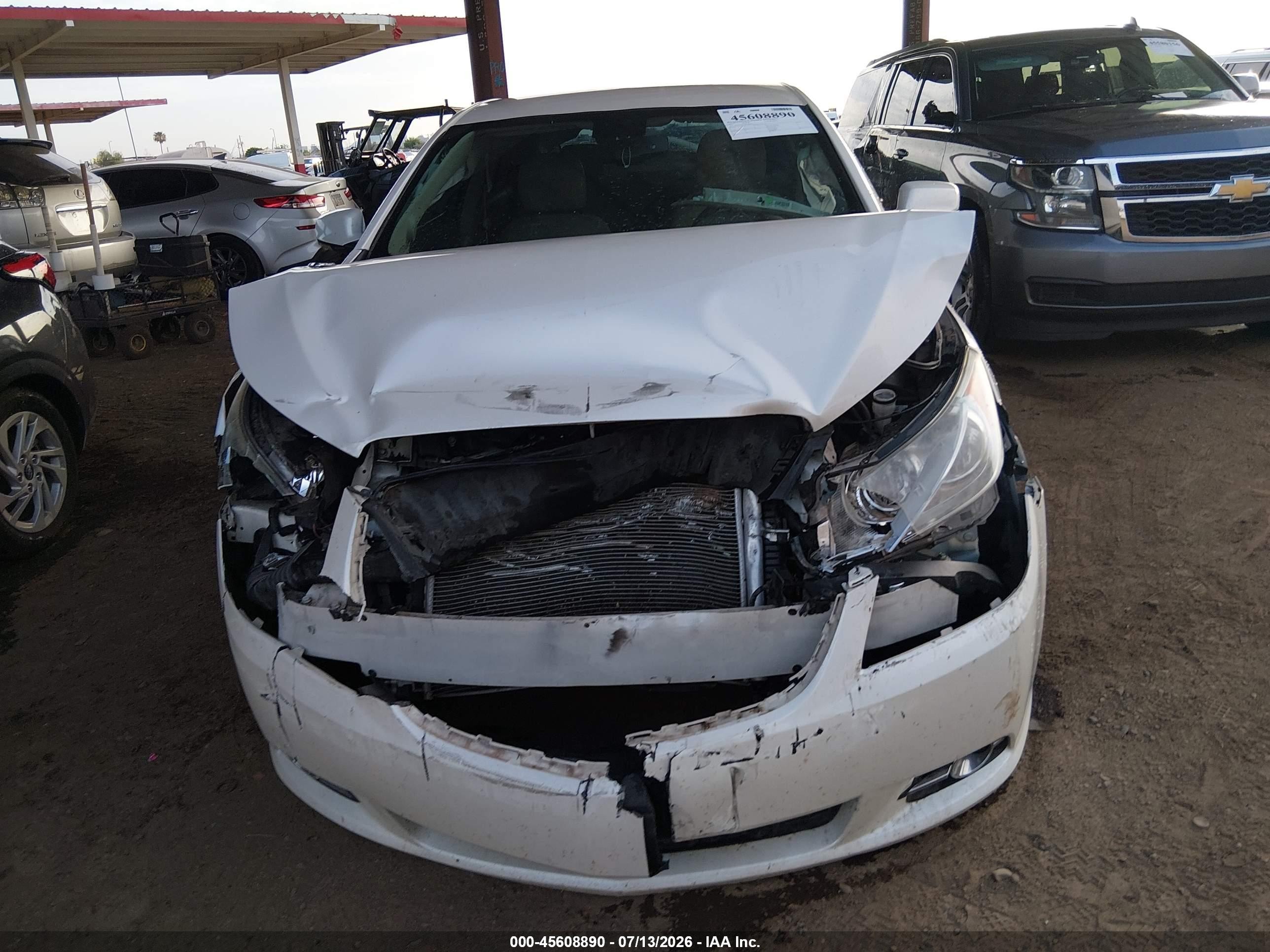 2013 Buick Lacrosse Leather Group White vin: 1G4GC5E33DF130052