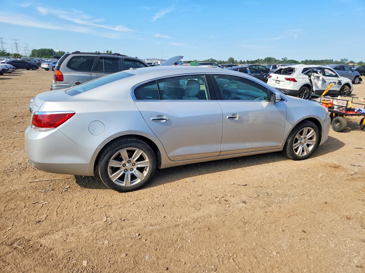 2013 Buick Lacrosse Серебряный vin: 1G4GC5E34DF219743