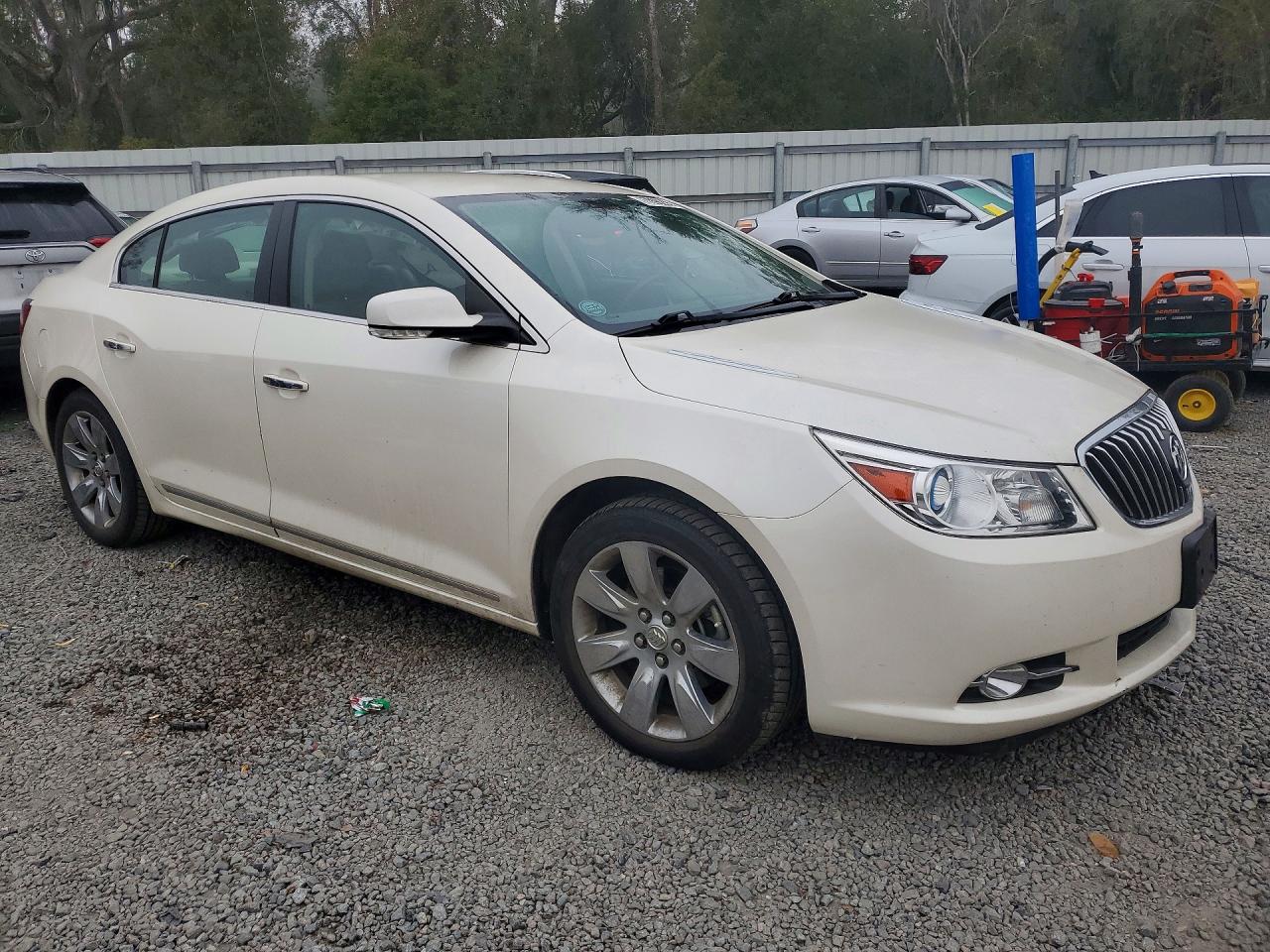 2013 Buick Lacrosse White vin: 1G4GC5E34DF247090