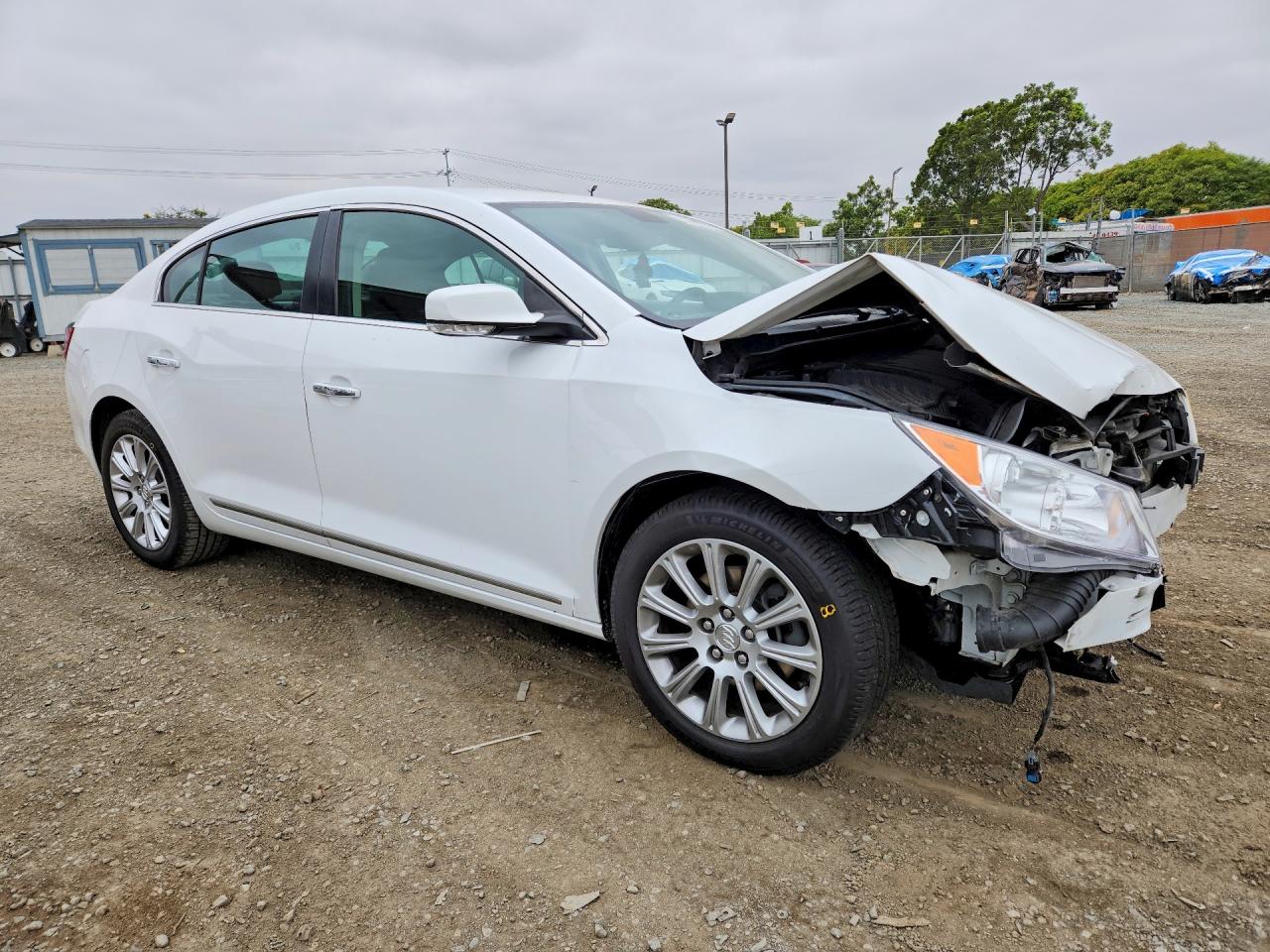 2013 Buick Lacrosse White vin: 1G4GC5E35DF193038