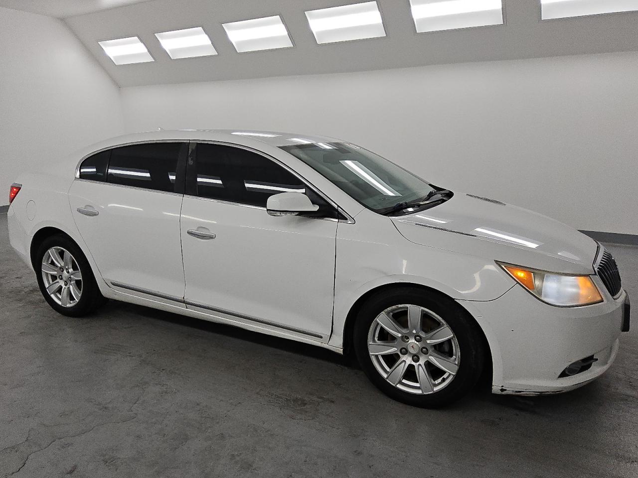 2013 Buick Lacrosse White vin: 1G4GC5E36DF162428