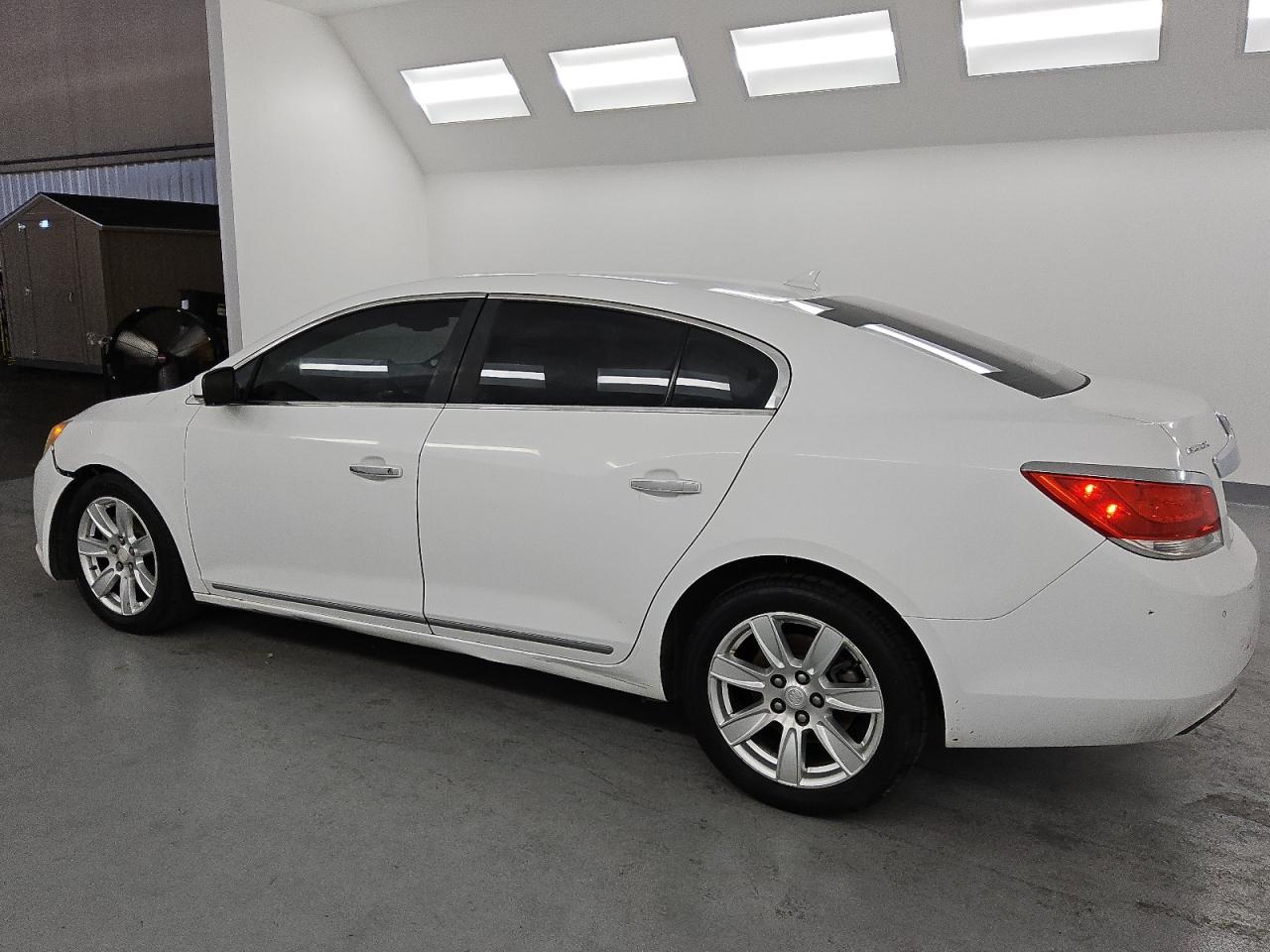2013 Buick Lacrosse White vin: 1G4GC5E36DF162428