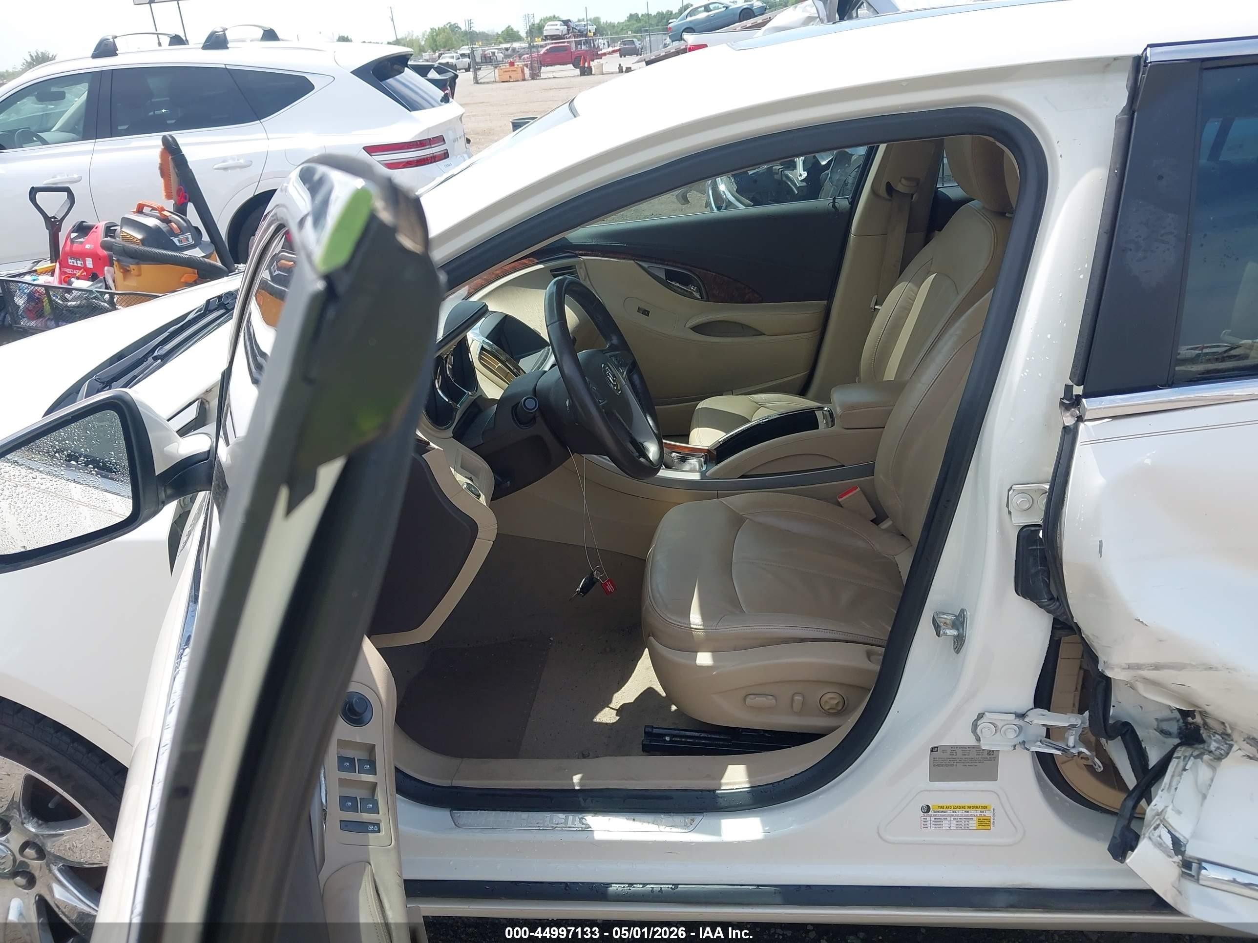 2012 Buick Lacrosse Leather Group White vin: 1G4GC5E37CF182511