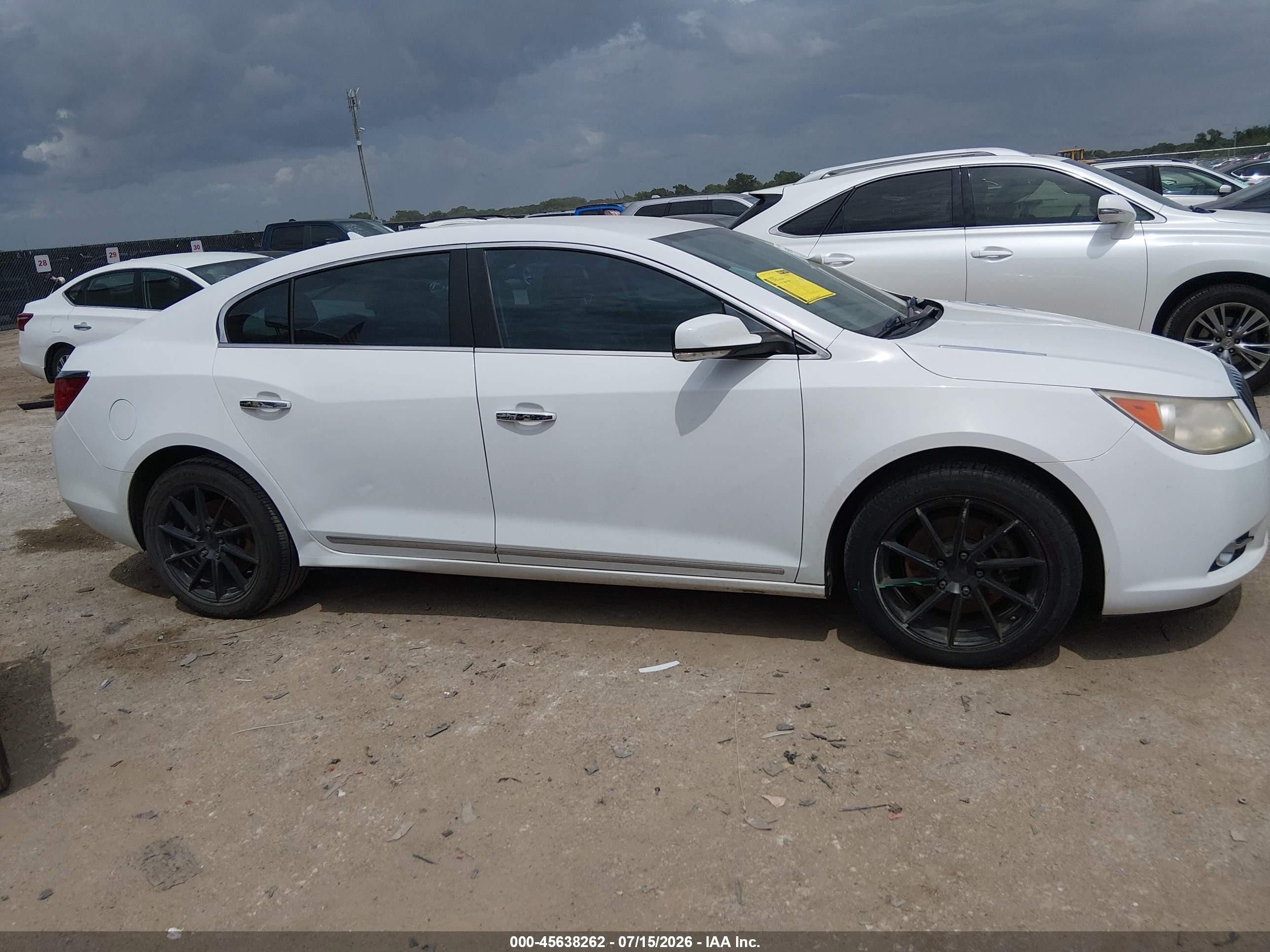 2013 Buick Lacrosse Leather Group White vin: 1G4GC5E37DF123556