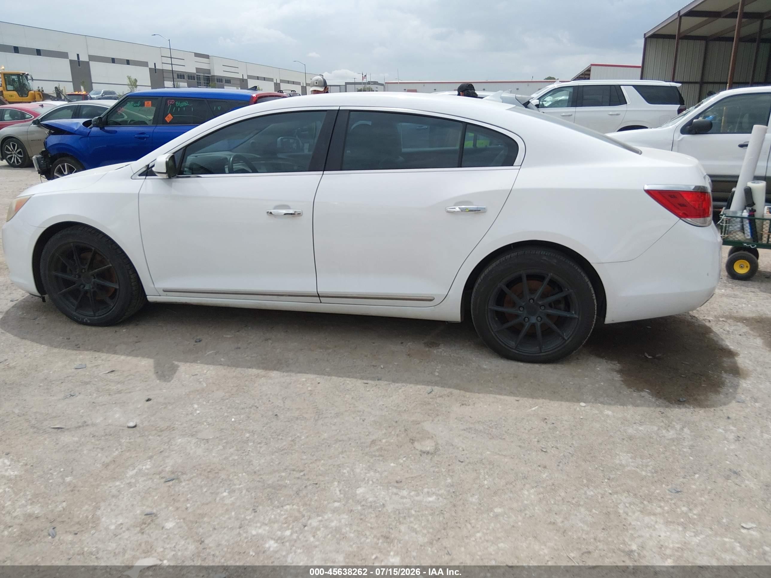 2013 Buick Lacrosse Leather Group White vin: 1G4GC5E37DF123556