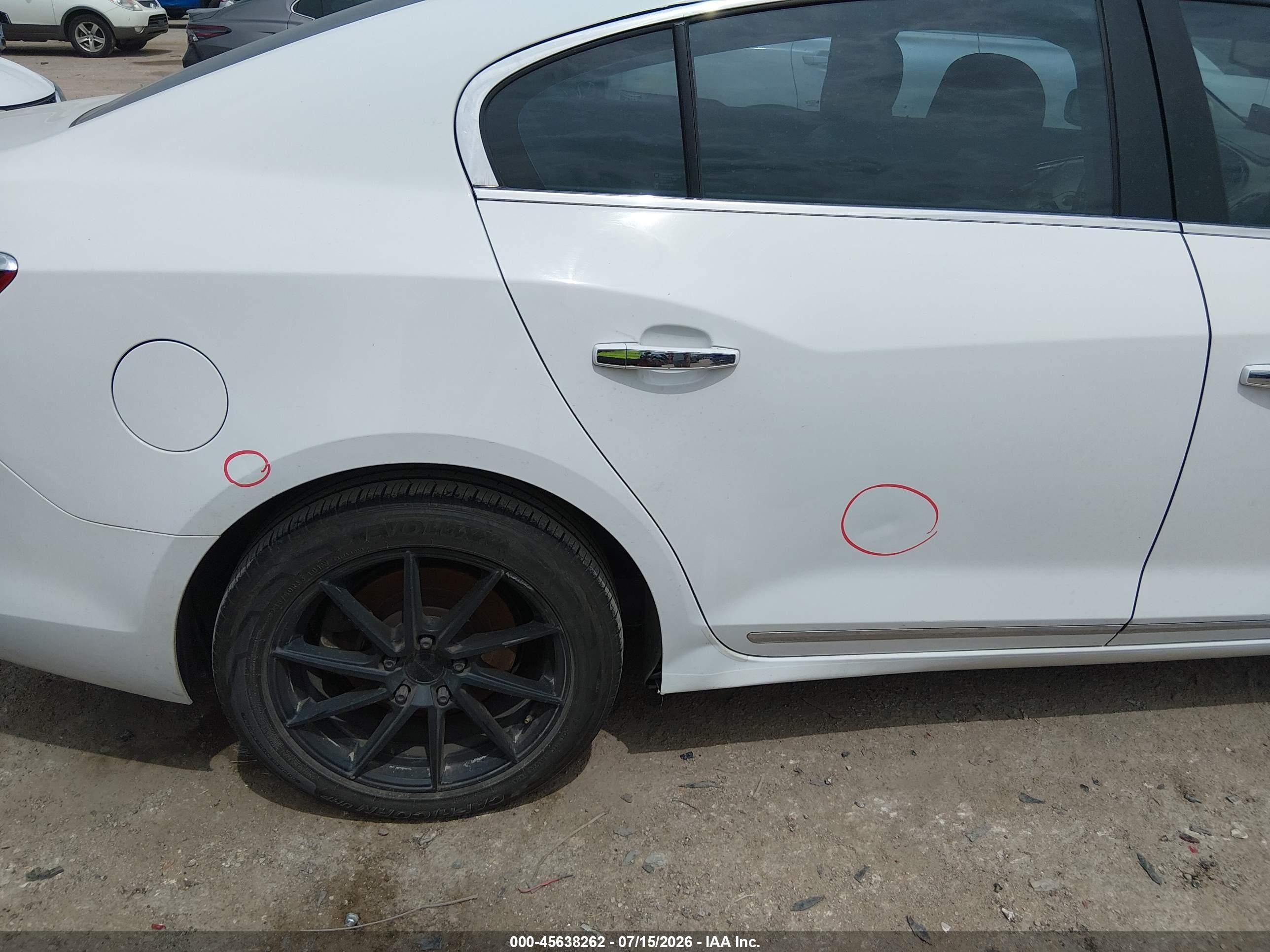 2013 Buick Lacrosse Leather Group White vin: 1G4GC5E37DF123556