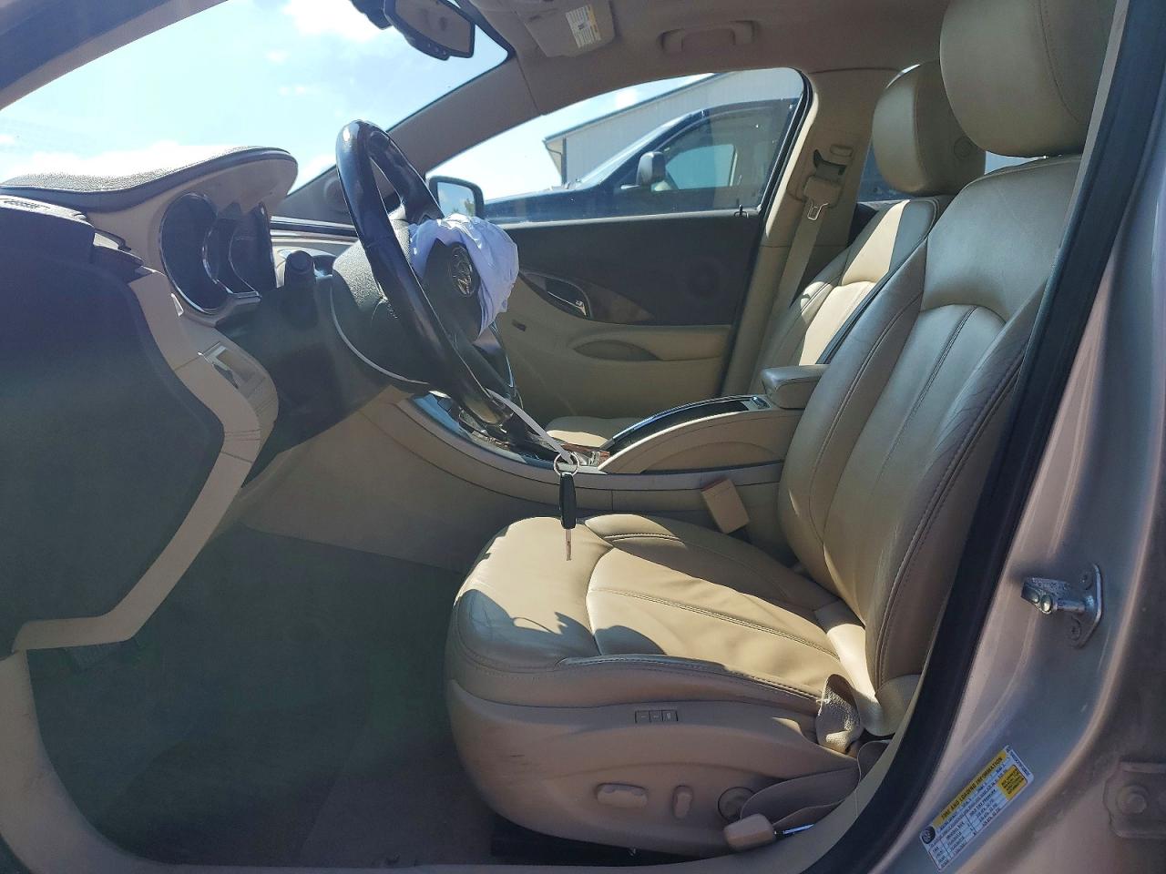 2013 Buick Lacrosse Кремовый vin: 1G4GC5E37DF328522