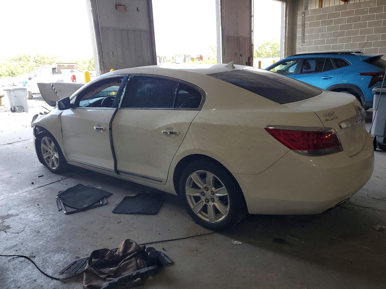 2012 Buick Lacrosse White vin: 1G4GC5E39CF137389