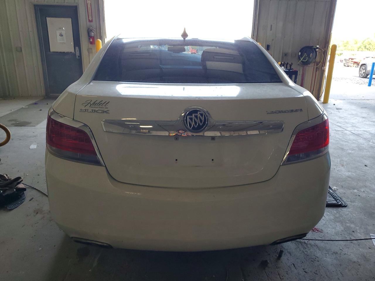 2012 Buick Lacrosse White vin: 1G4GC5E39CF137389