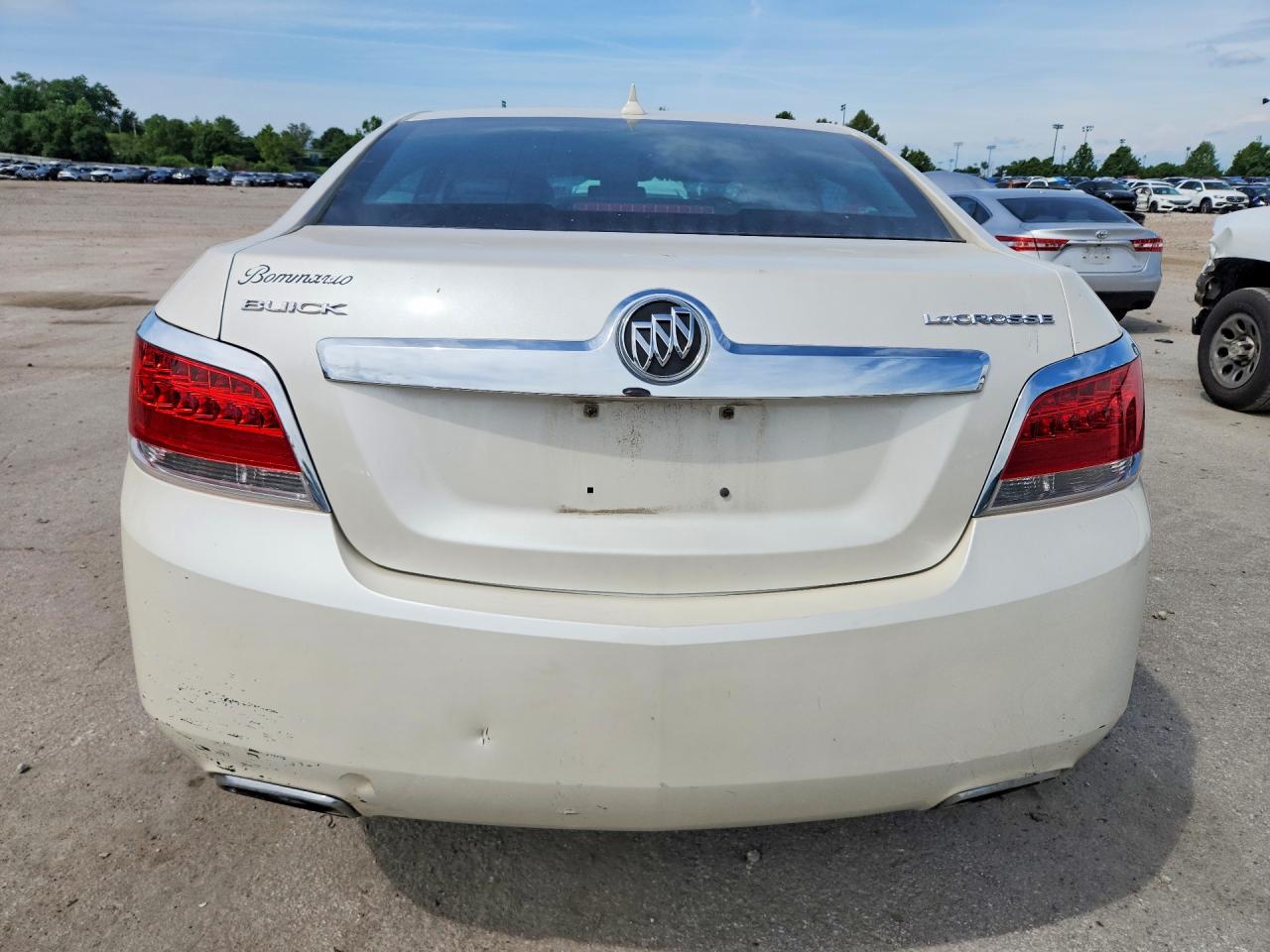 2012 Buick Lacrosse White vin: 1G4GC5E39CF162020
