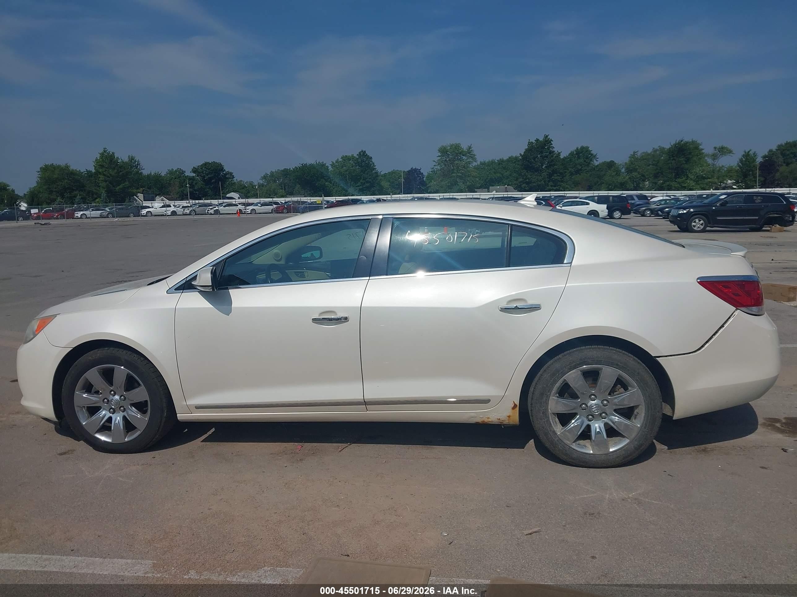 2013 Buick Lacrosse Leather Group White vin: 1G4GC5E39DF172628
