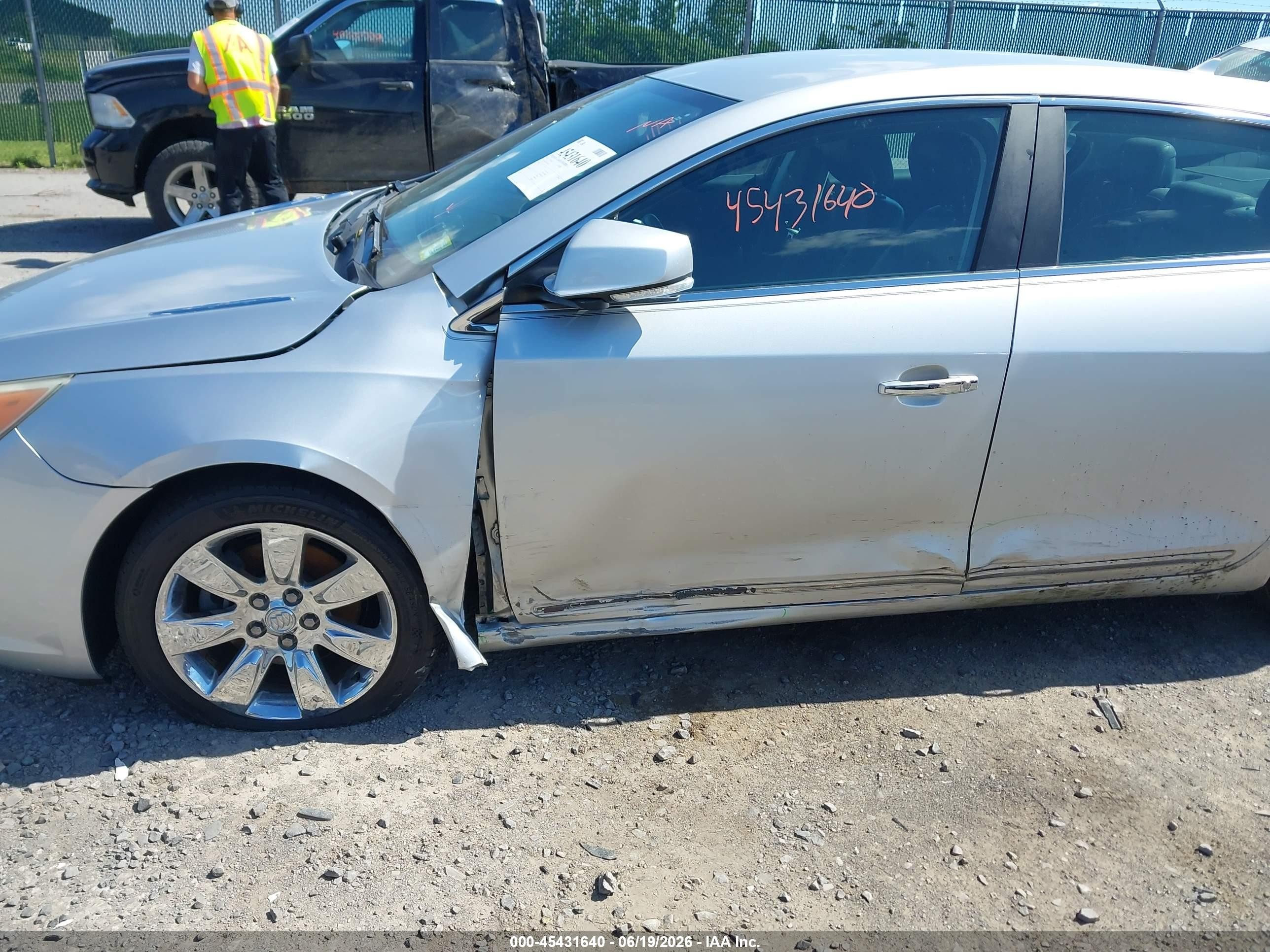 2010 Buick Lacrosse Cxl Silver vin: 1G4GC5EG2AF298649