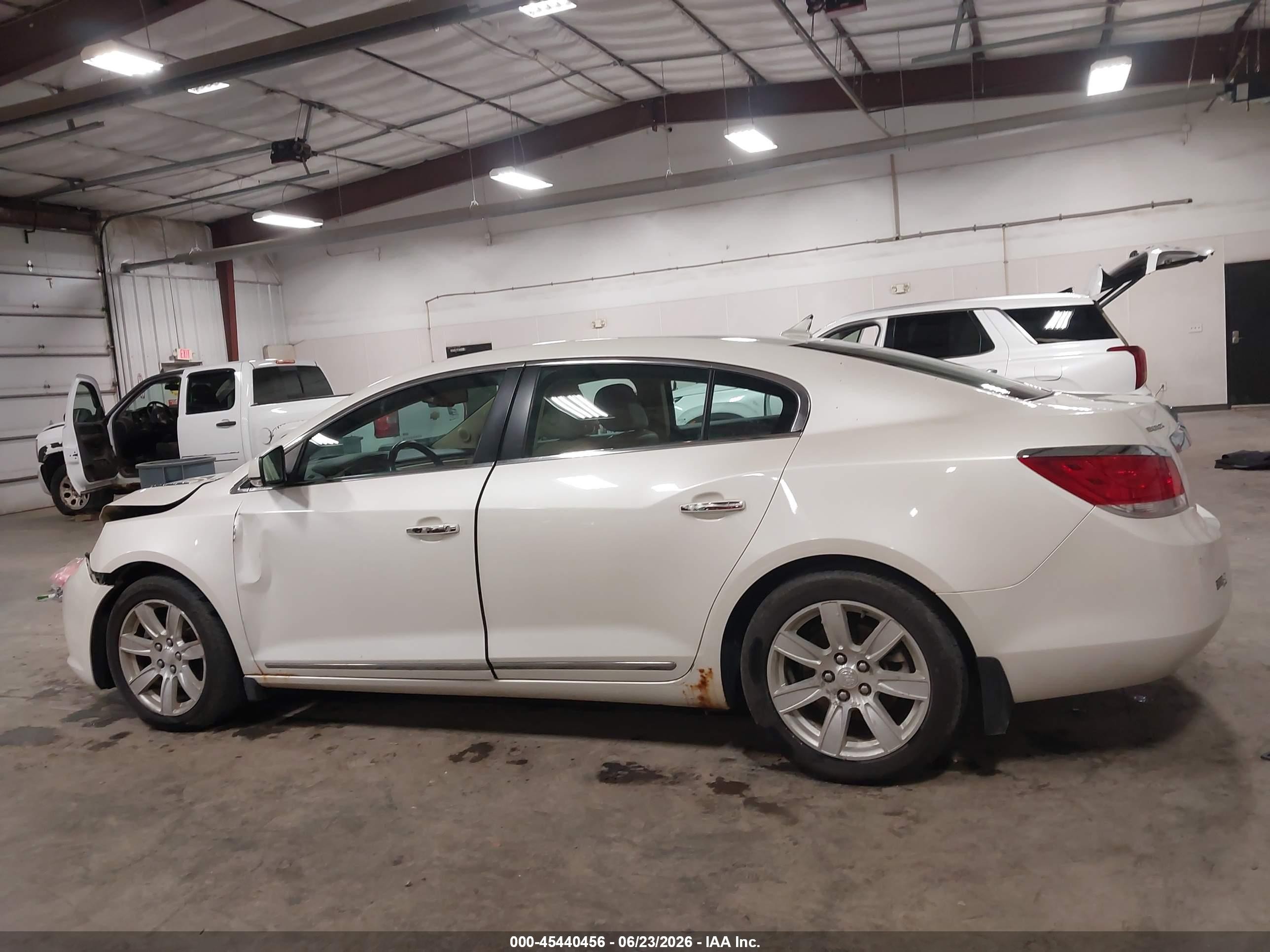 2010 Buick Lacrosse Cxl White vin: 1G4GC5EGXAF229966