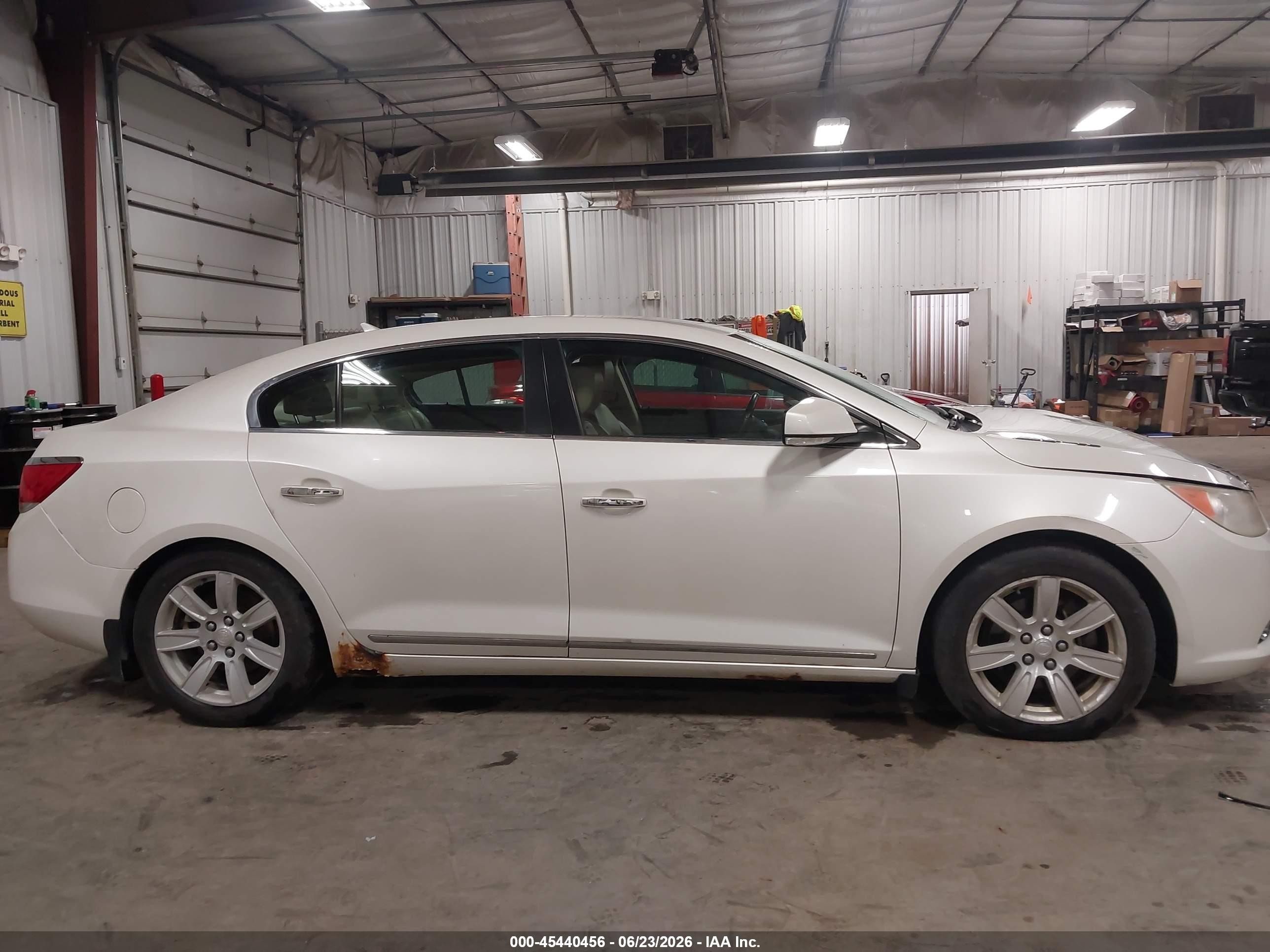 2010 Buick Lacrosse Cxl White vin: 1G4GC5EGXAF229966