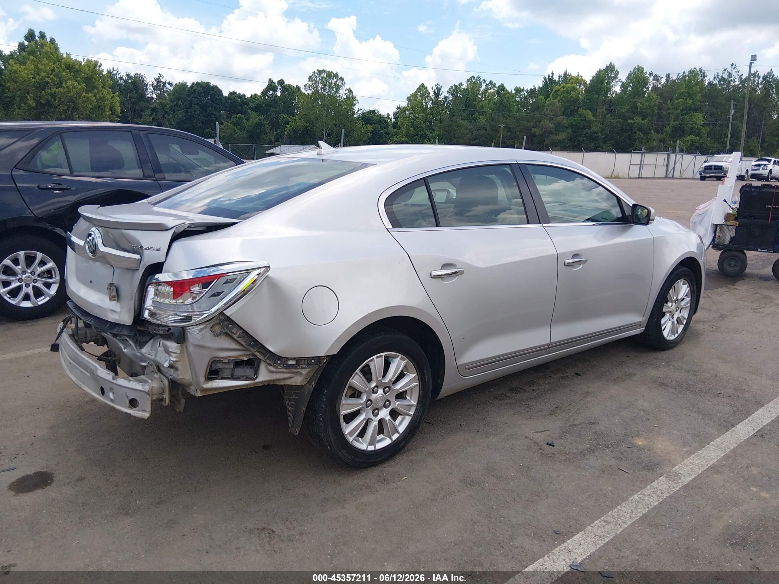 2013 Buick Lacrosse Leather Group Silver vin: 1G4GC5ER0DF123936