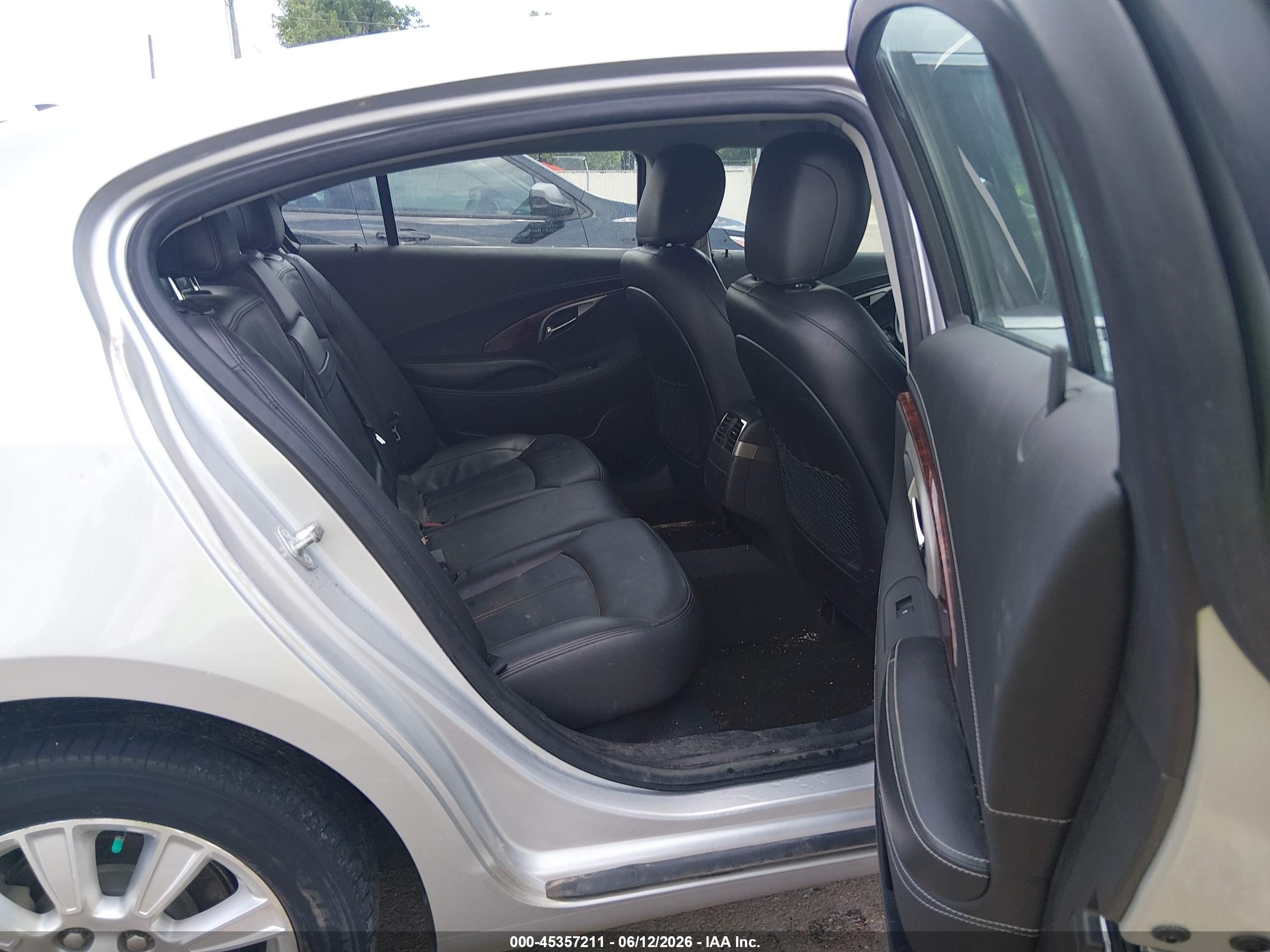 2013 Buick Lacrosse Leather Group Silver vin: 1G4GC5ER0DF123936