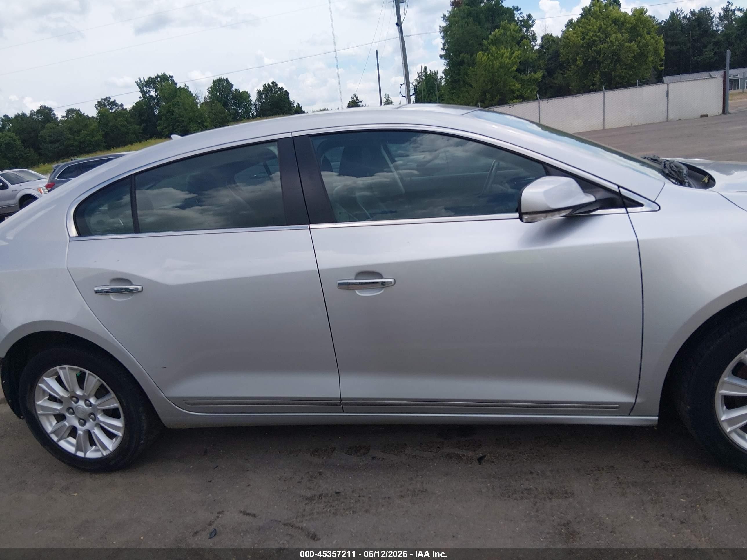 2013 Buick Lacrosse Leather Group Silver vin: 1G4GC5ER0DF123936
