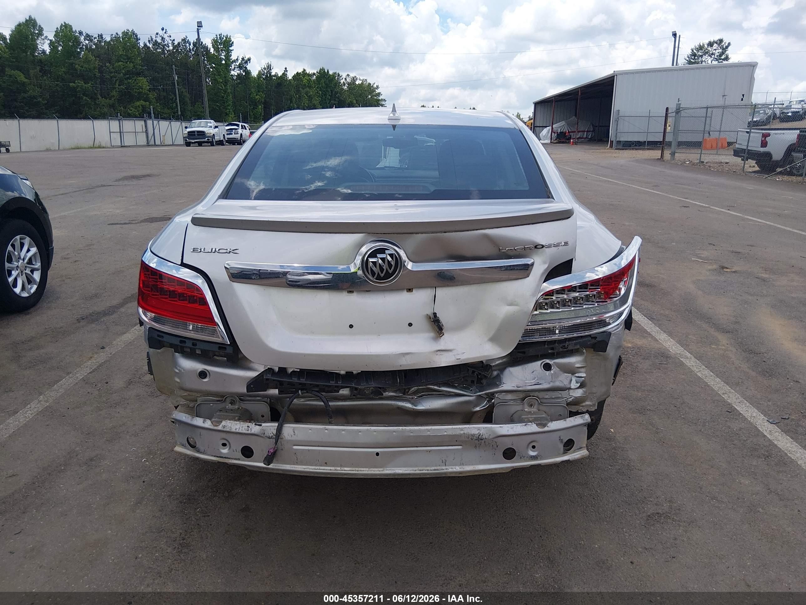 2013 Buick Lacrosse Leather Group Silver vin: 1G4GC5ER0DF123936