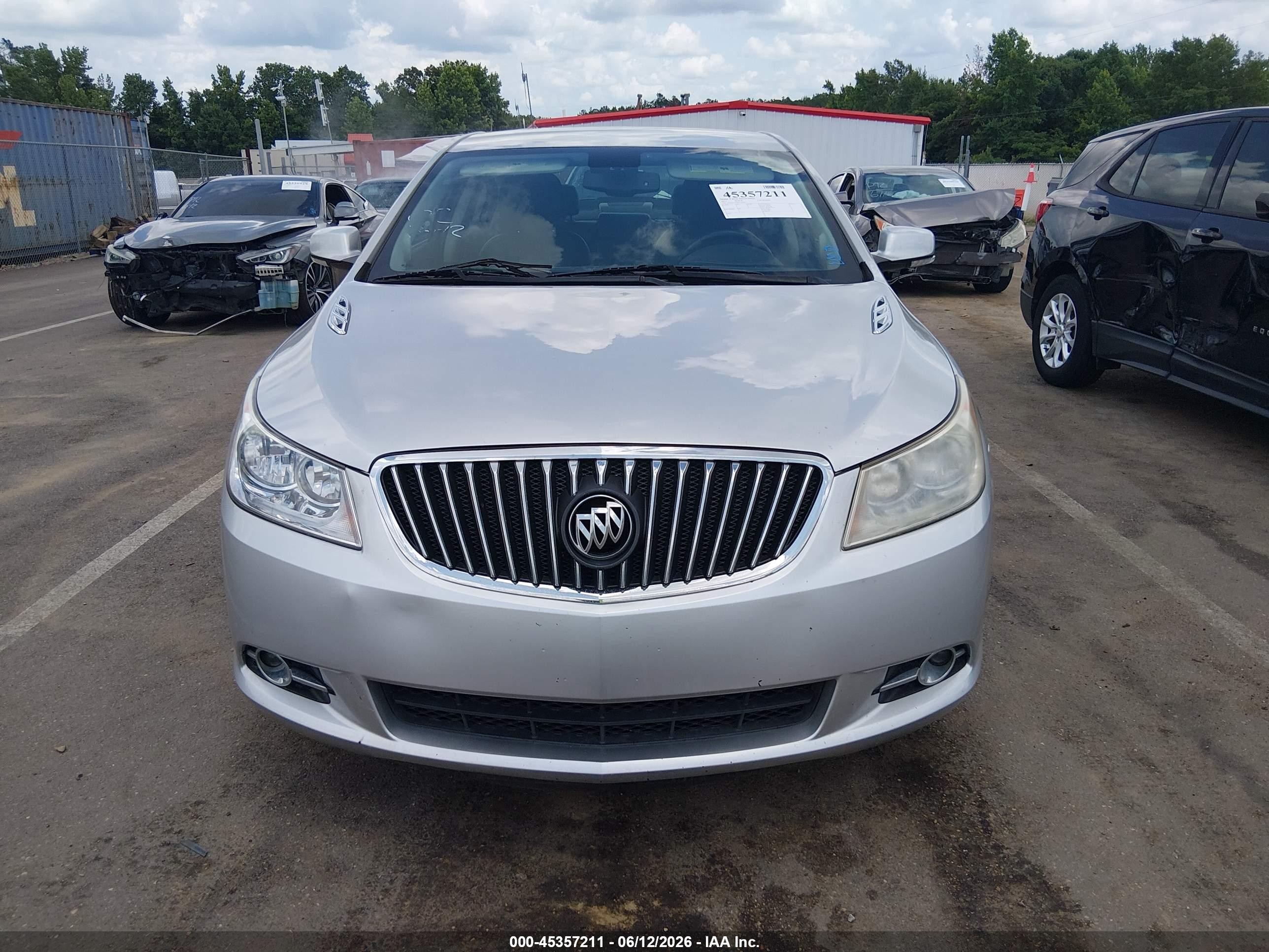 2013 Buick Lacrosse Leather Group Silver vin: 1G4GC5ER0DF123936