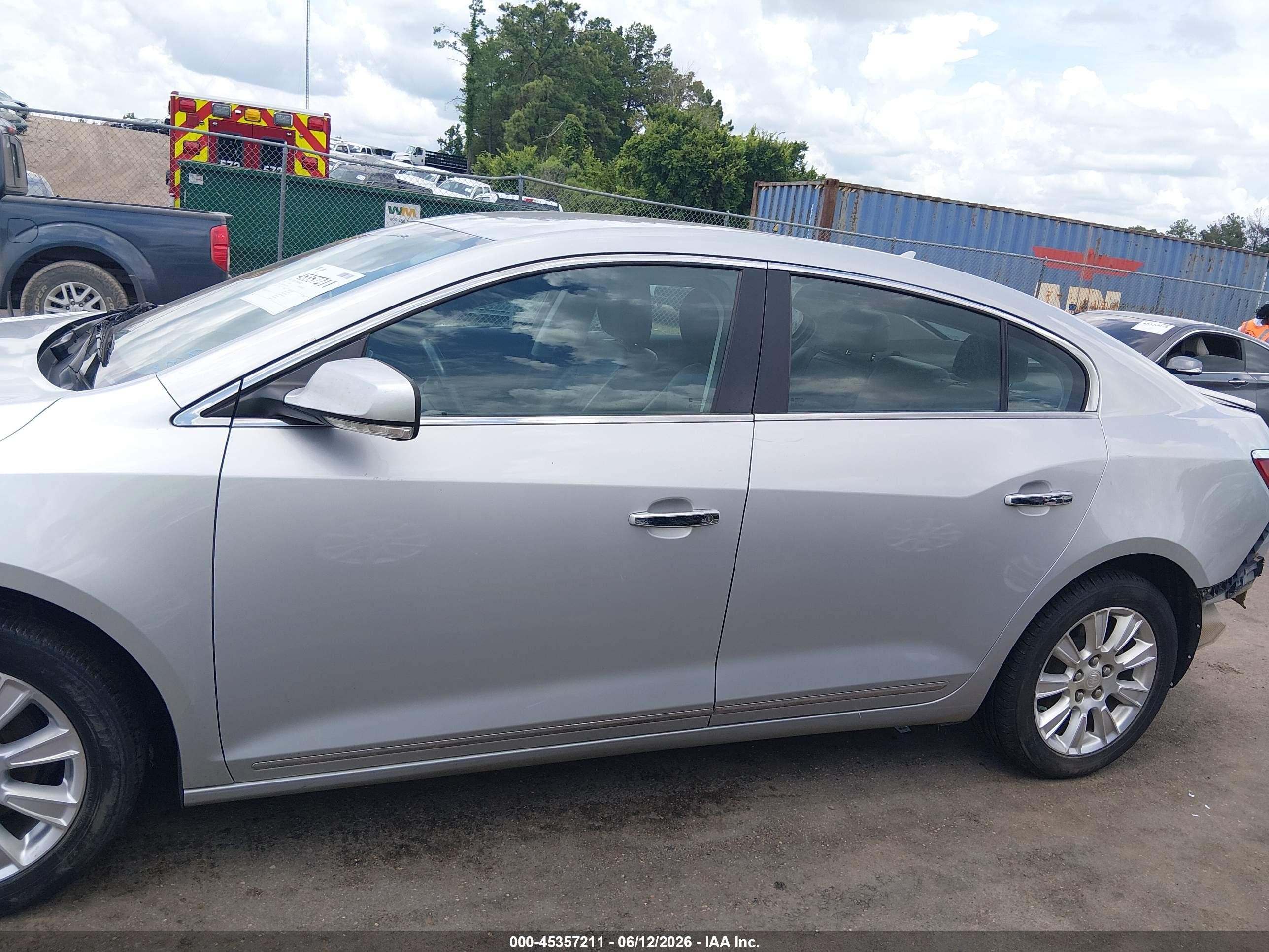 2013 Buick Lacrosse Leather Group Silver vin: 1G4GC5ER0DF123936