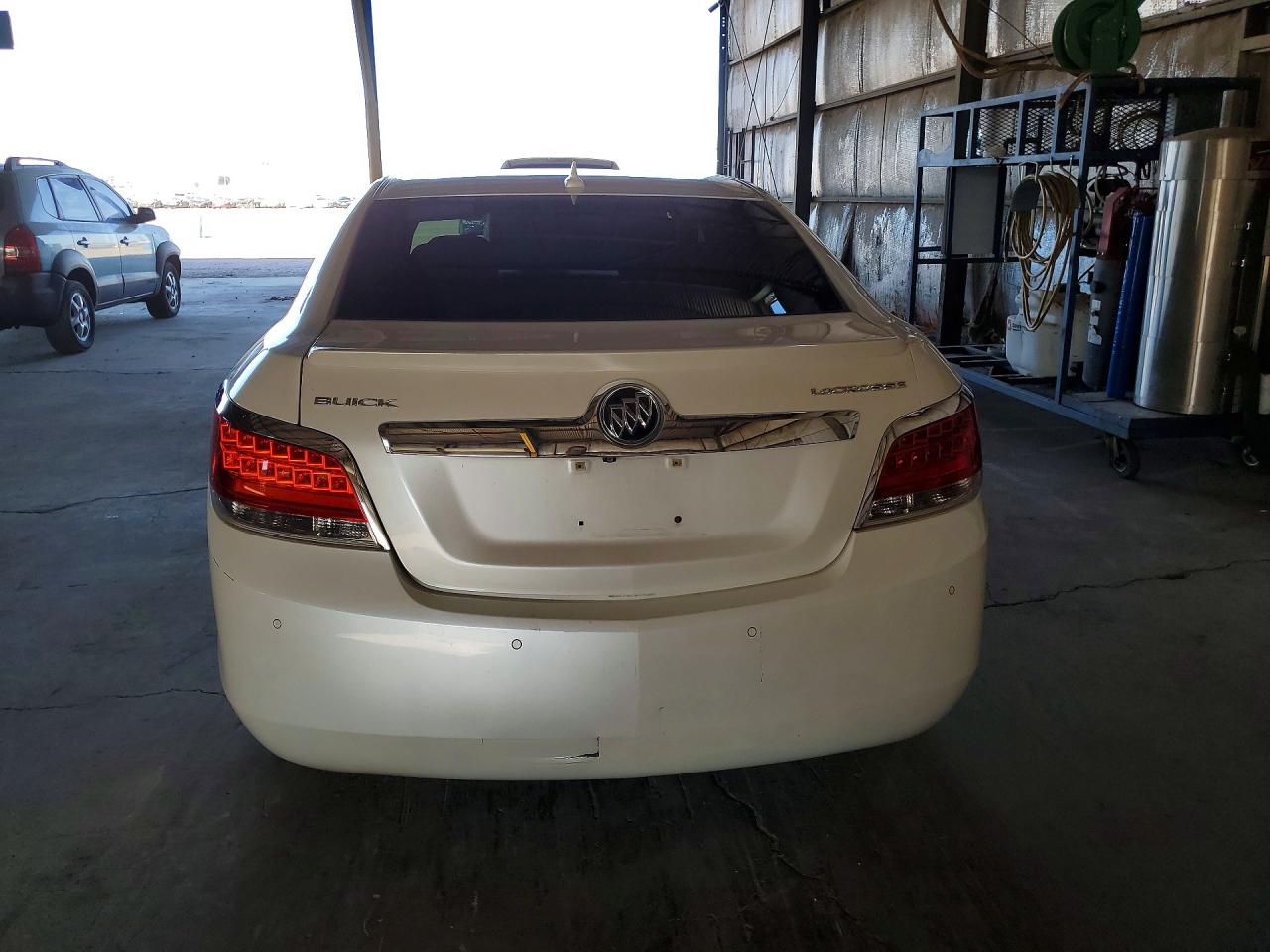 2013 Buick Lacrosse White vin: 1G4GC5ER2DF125672