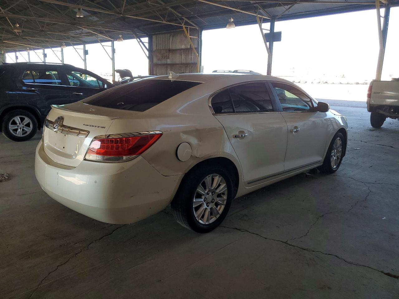 2013 Buick Lacrosse White vin: 1G4GC5ER2DF125672