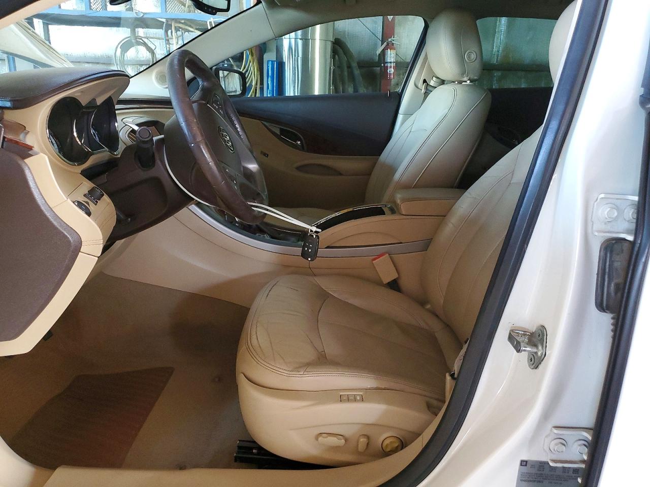 2013 Buick Lacrosse White vin: 1G4GC5ER2DF125672