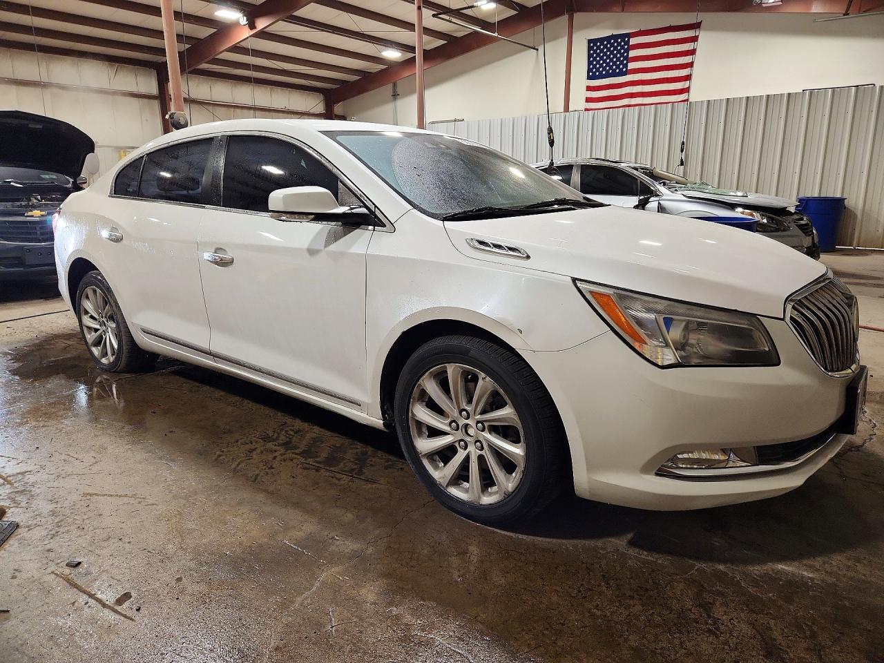 2015 Buick Lacrosse White vin: 1G4GC5G31FF142023