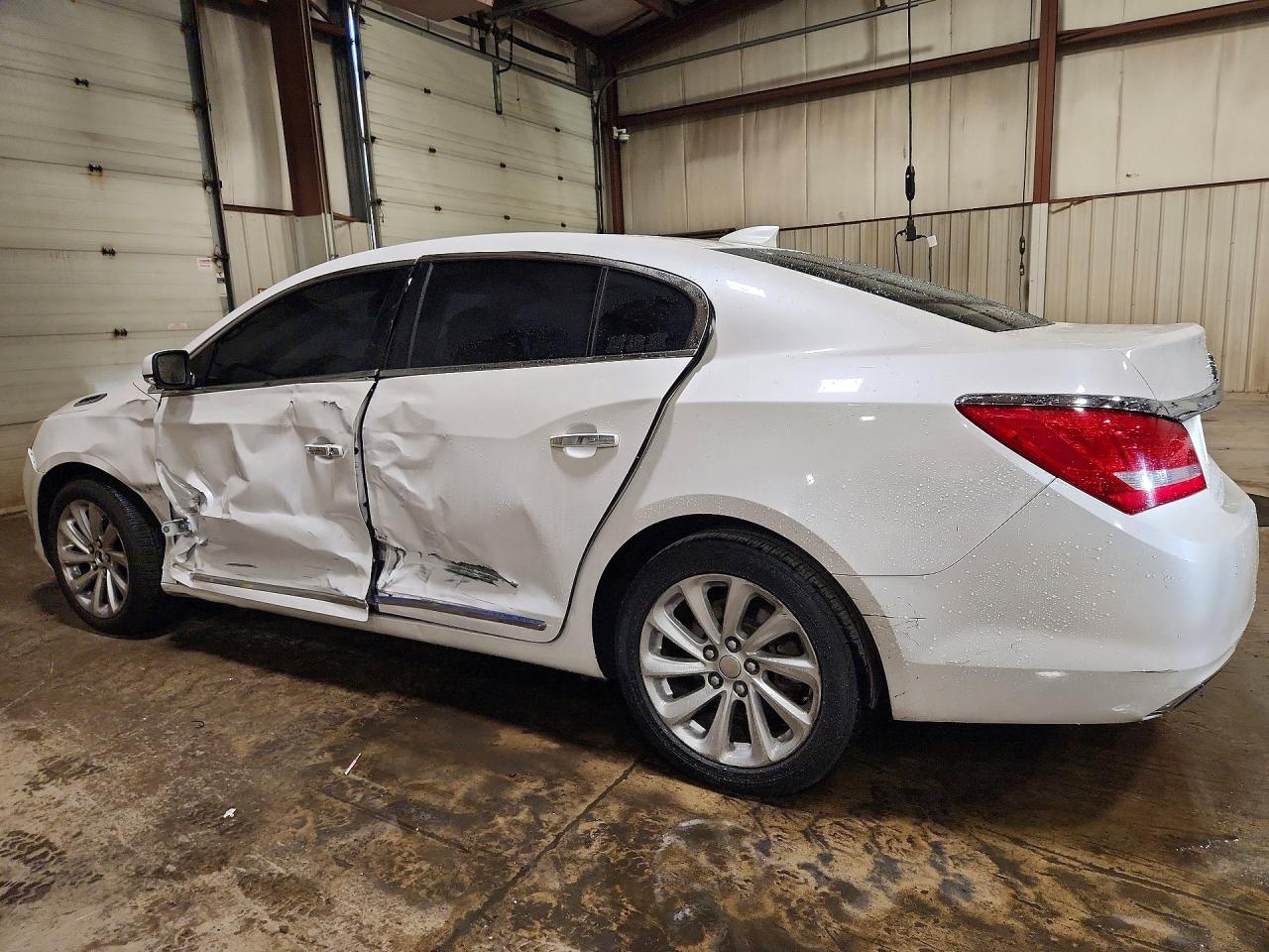 2015 Buick Lacrosse White vin: 1G4GC5G31FF142023