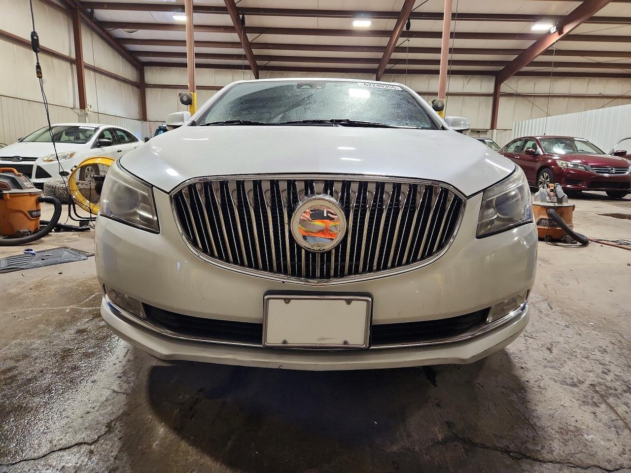 2015 Buick Lacrosse White vin: 1G4GC5G31FF142023