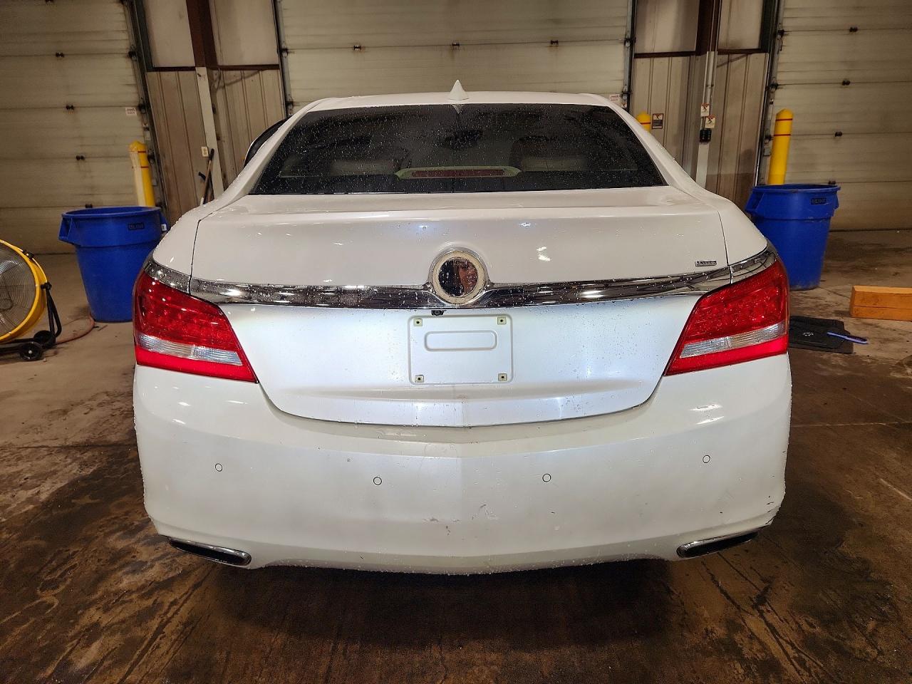 2015 Buick Lacrosse White vin: 1G4GC5G31FF142023