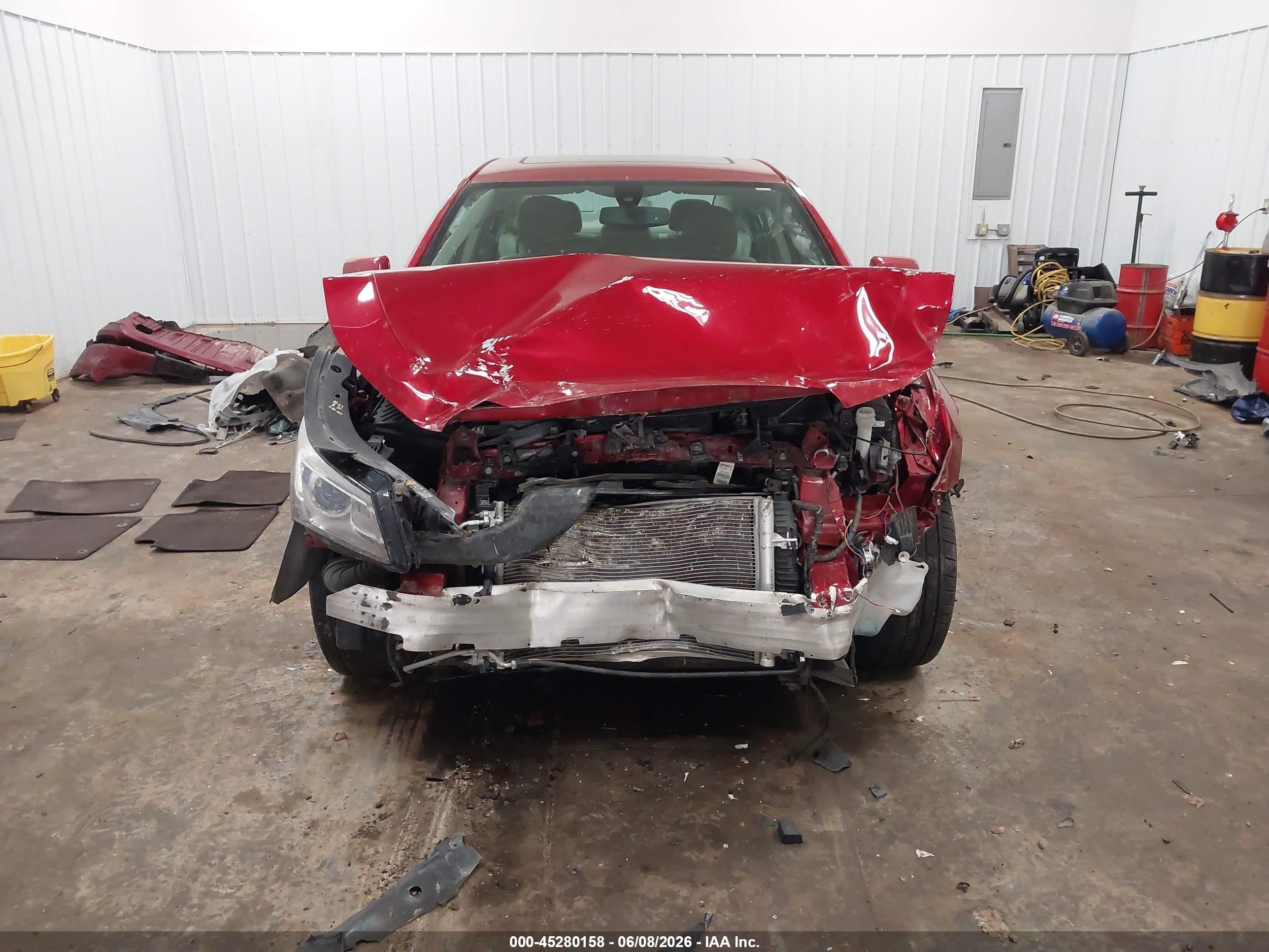 2014 Buick Lacrosse Leather Group Red vin: 1G4GC5G32EF150453