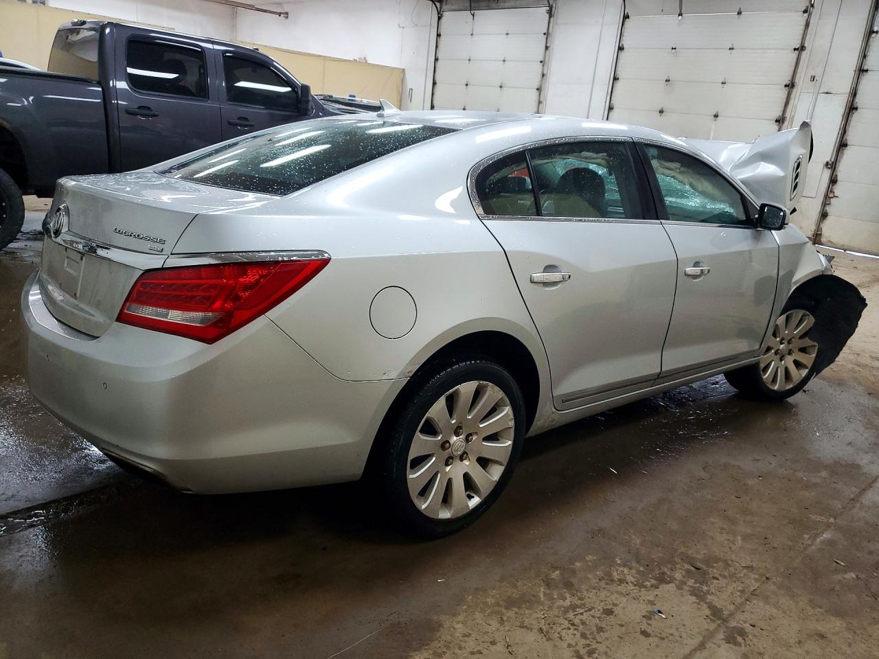 2014 Buick Lacrosse Silver vin: 1G4GC5G37EF157270