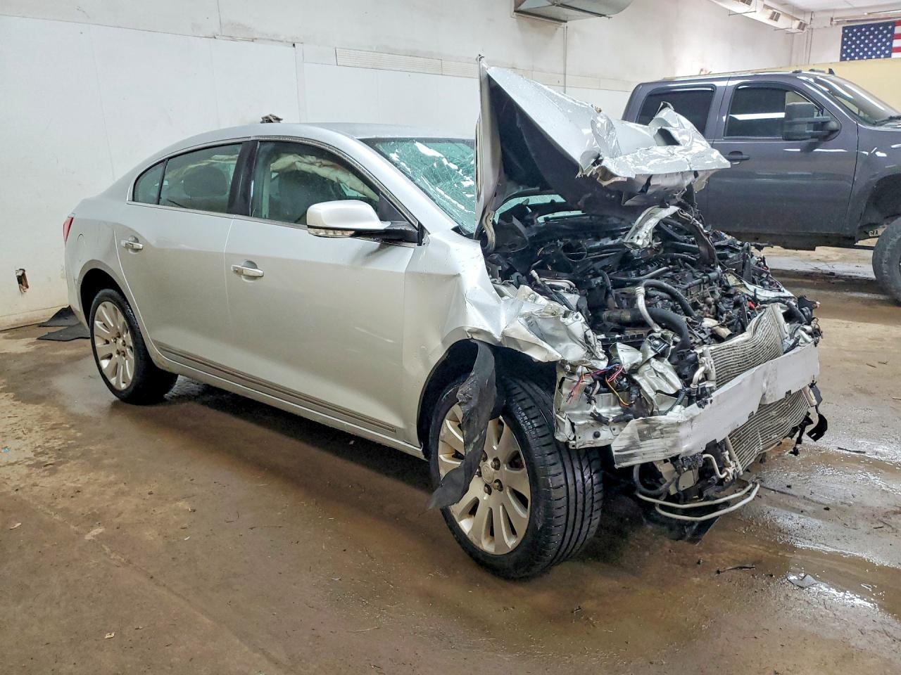2014 Buick Lacrosse Silver vin: 1G4GC5G37EF157270