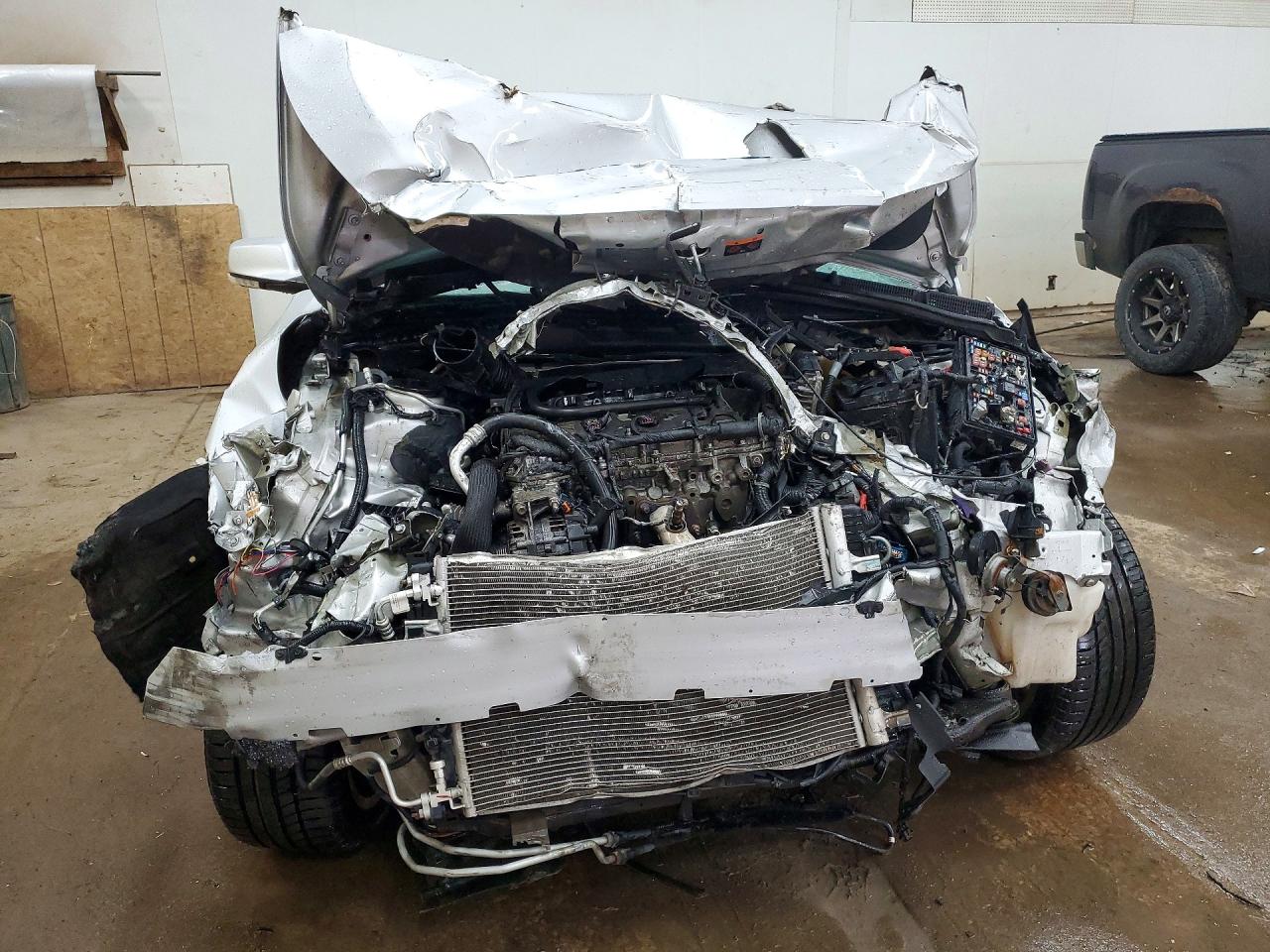 2014 Buick Lacrosse Silver vin: 1G4GC5G37EF157270