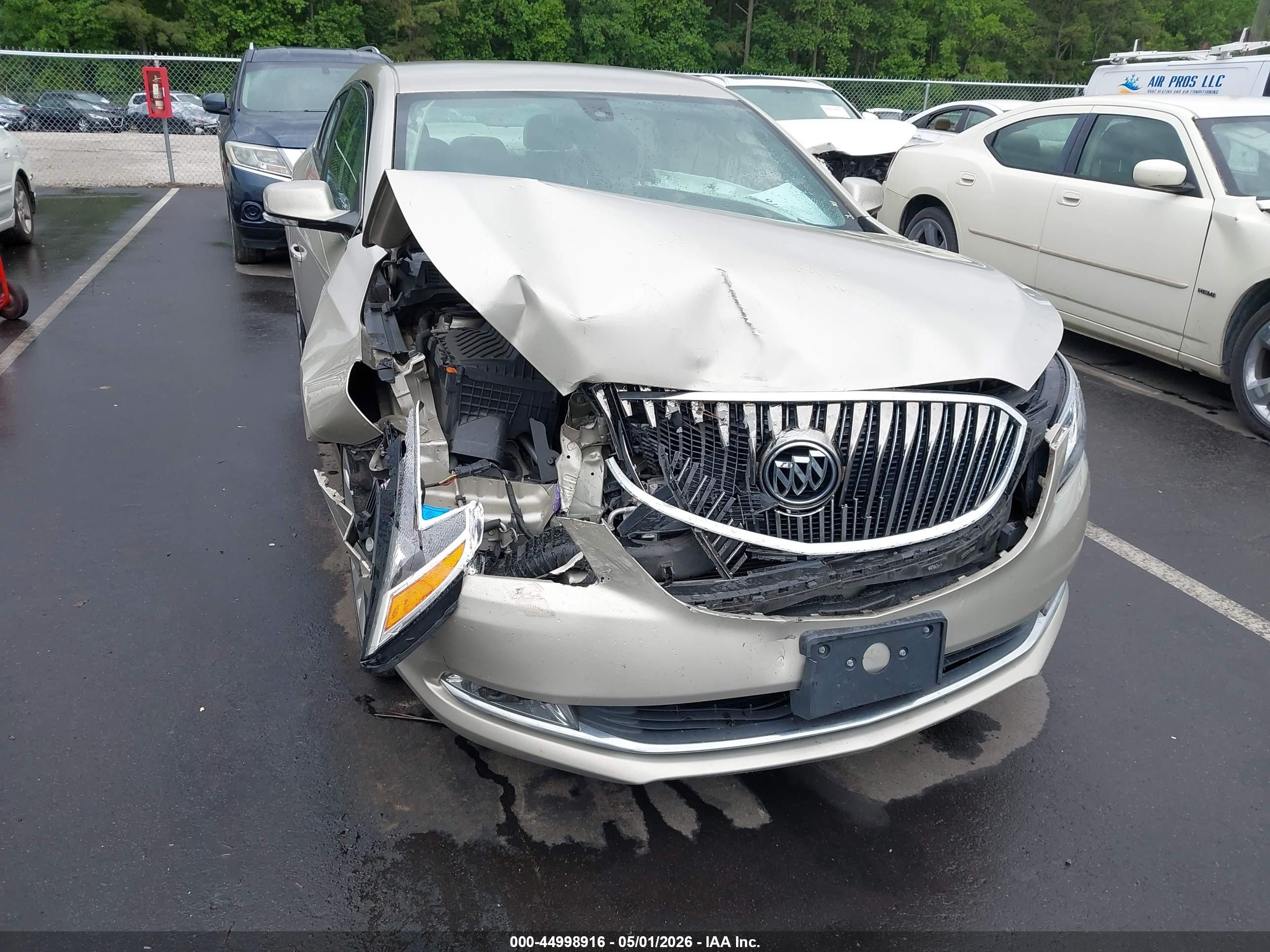 2014 Buick Lacrosse Leather Group Beige vin: 1G4GC5G38EF188589