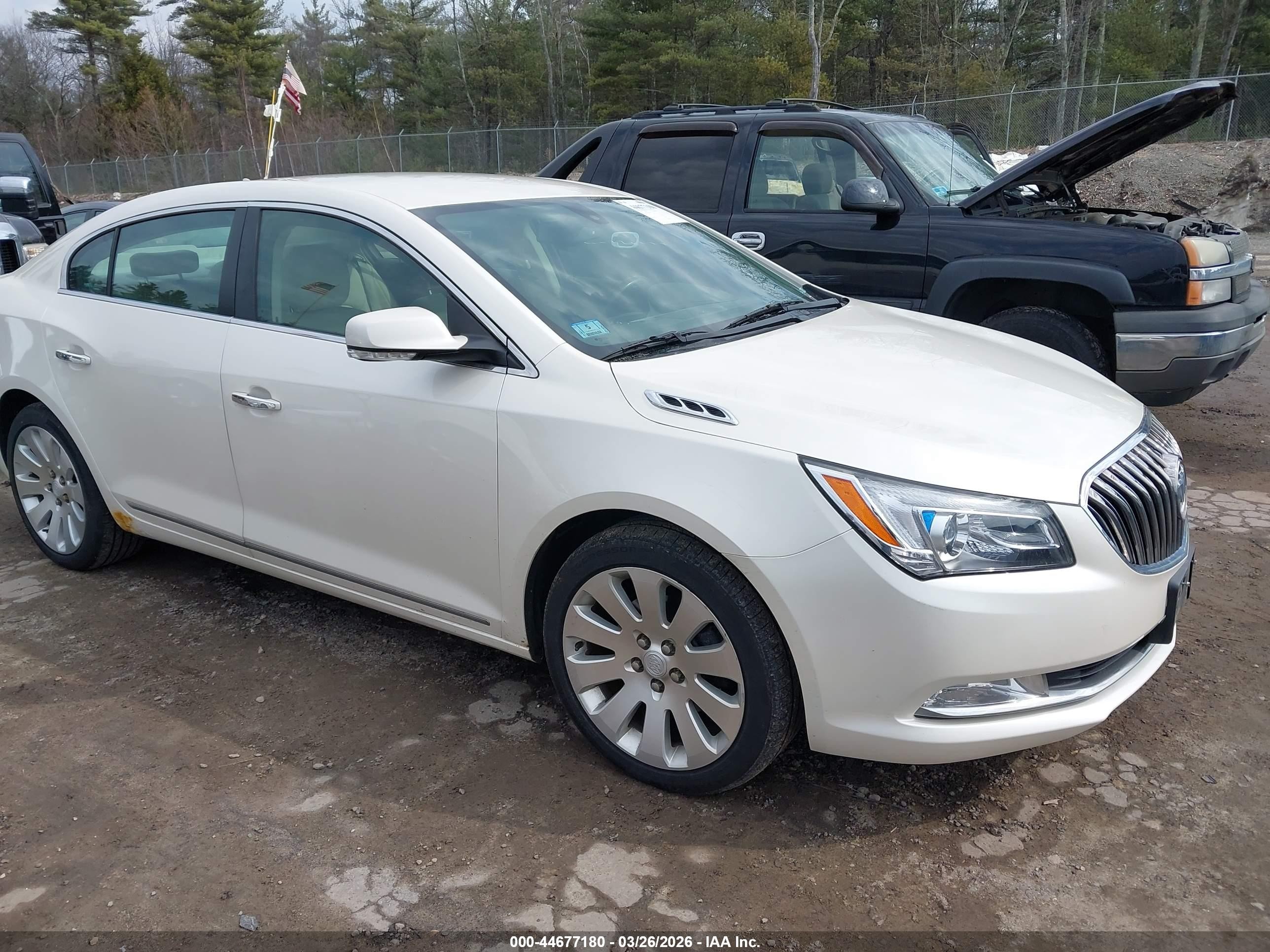 2014 Buick Lacrosse Leather Group White vin: 1G4GC5G39EF275448