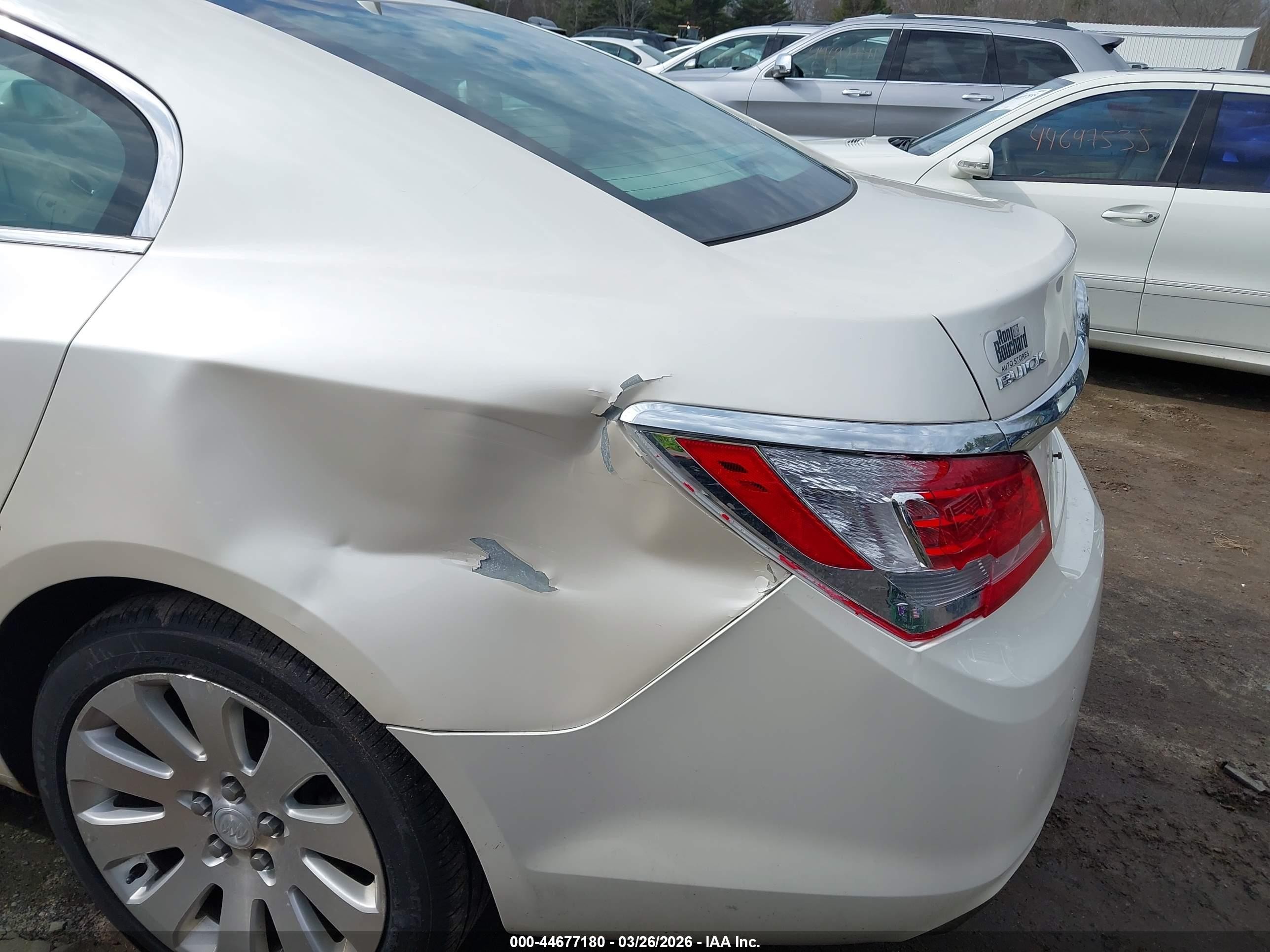 2014 Buick Lacrosse Leather Group White vin: 1G4GC5G39EF275448