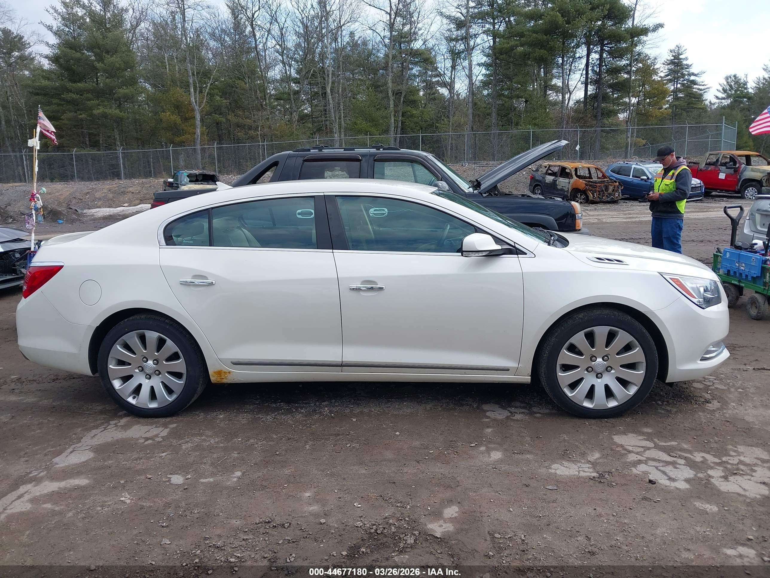 2014 Buick Lacrosse Leather Group White vin: 1G4GC5G39EF275448