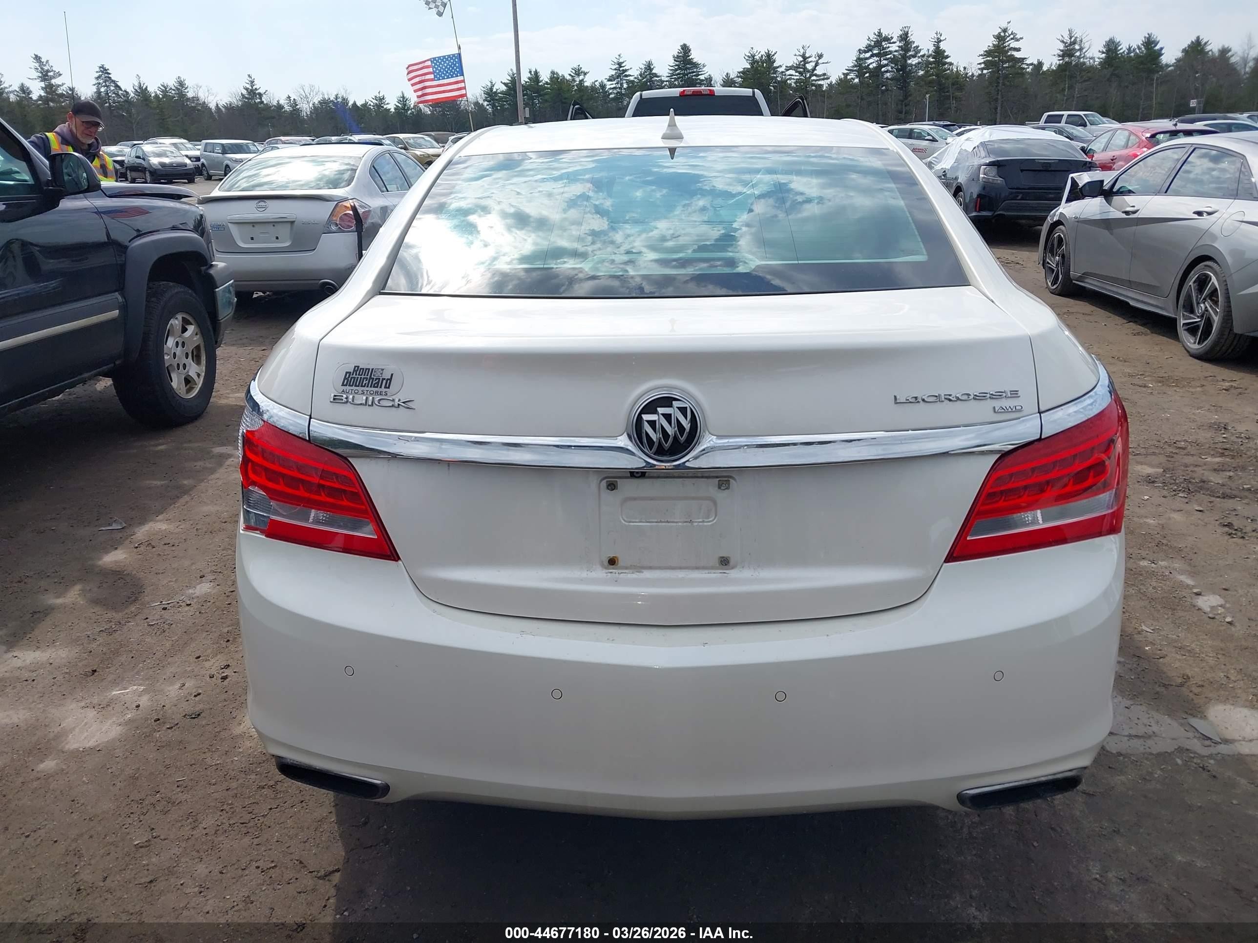 2014 Buick Lacrosse Leather Group White vin: 1G4GC5G39EF275448