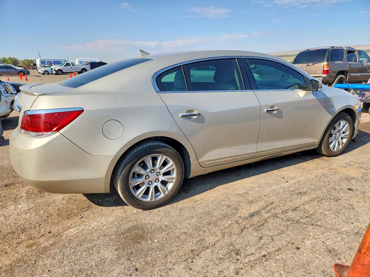 2013 Buick Lacrosse Beige vin: 1G4GC5GR8DF253136