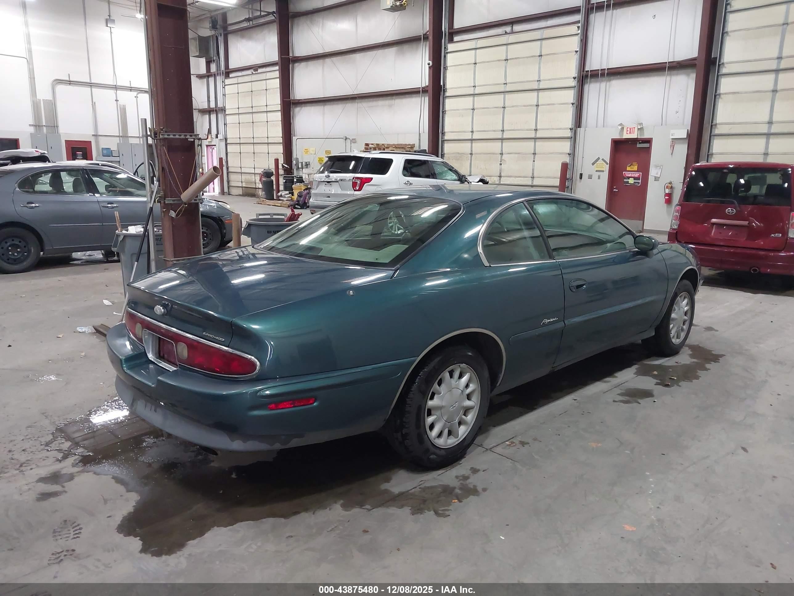 1998 Buick Riviera Base Cmi Green vin: 1G4GD2210W4708346