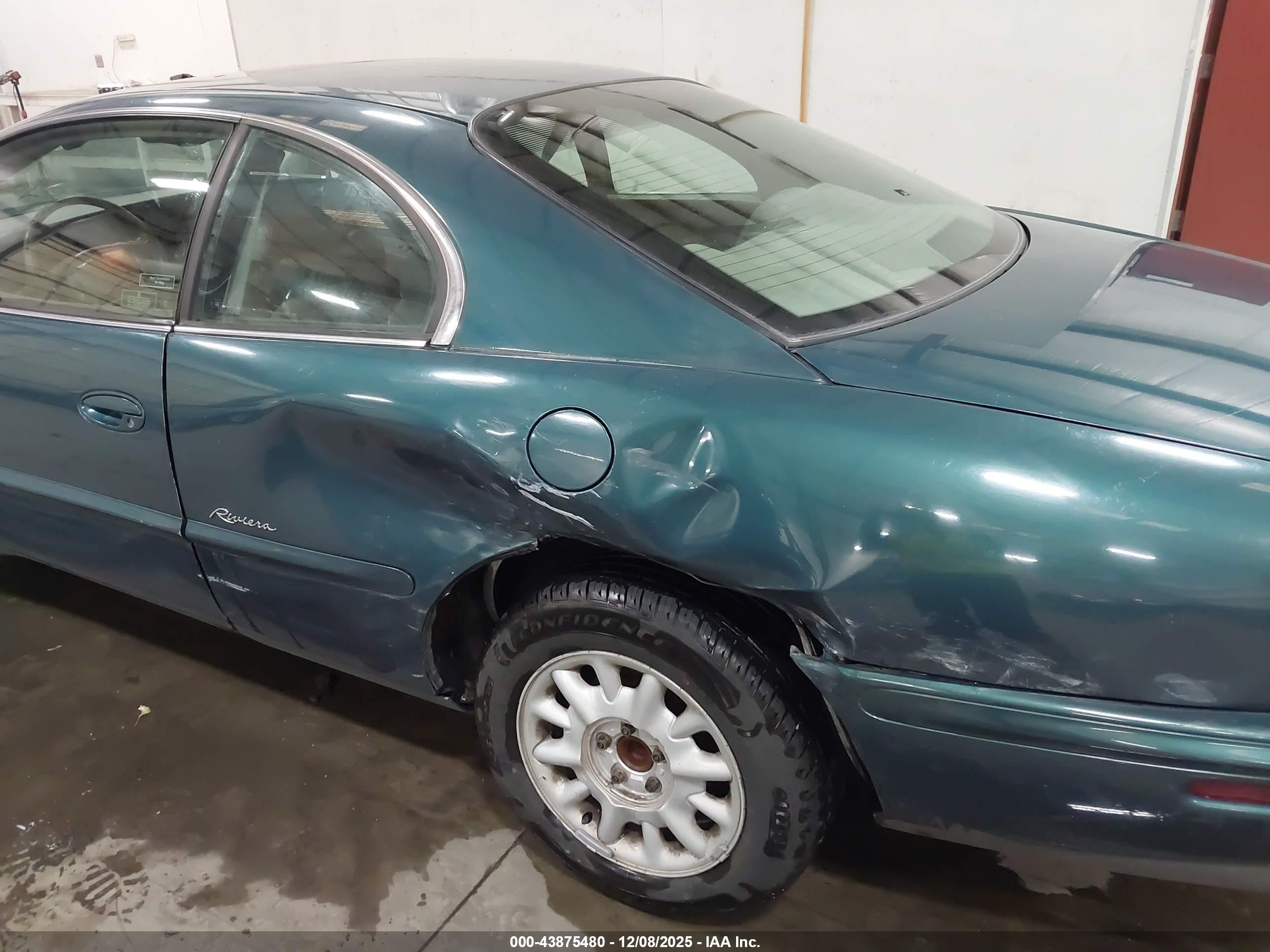 1998 Buick Riviera Base Cmi Green vin: 1G4GD2210W4708346
