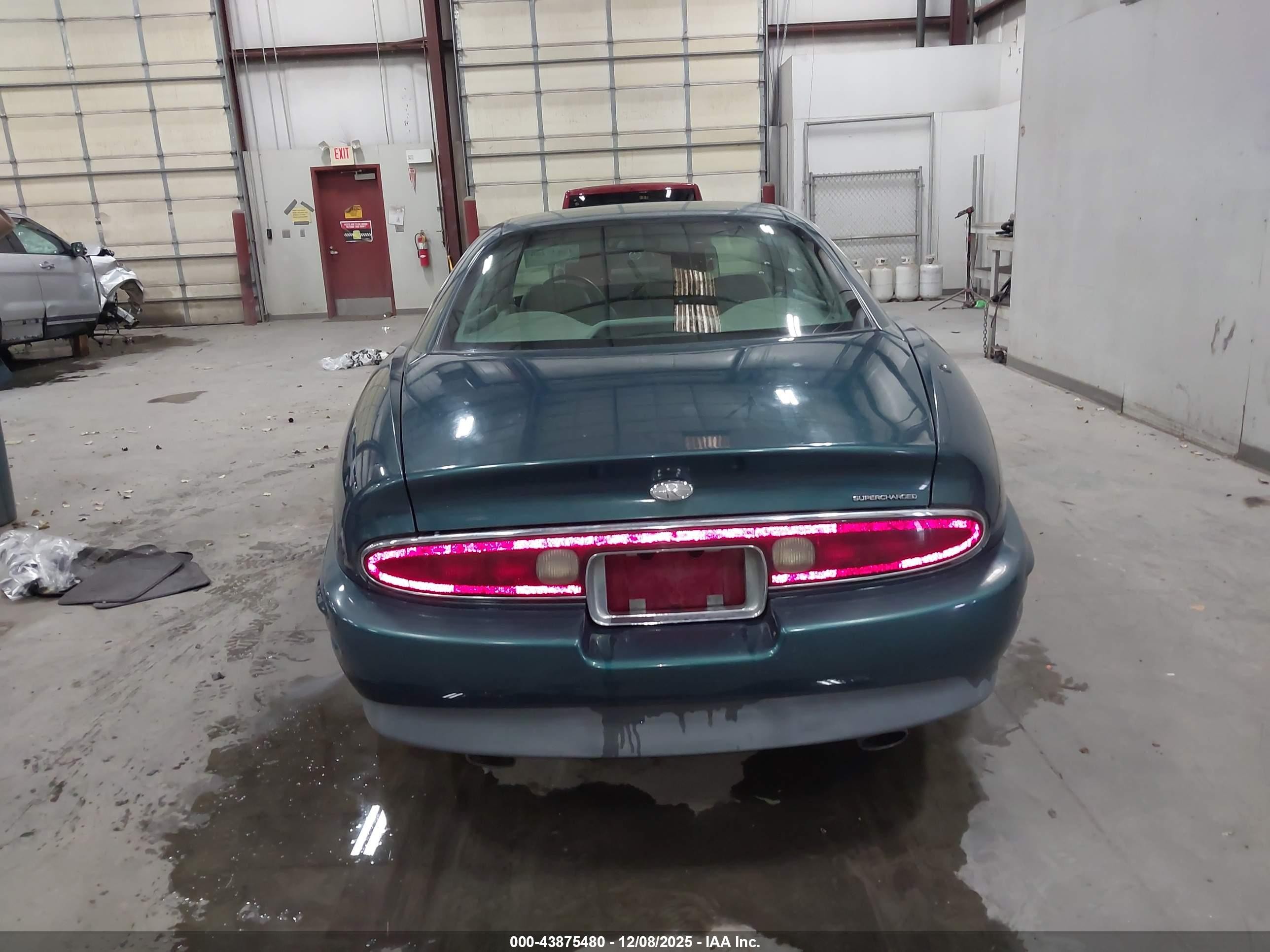 1998 Buick Riviera Base Cmi Green vin: 1G4GD2210W4708346