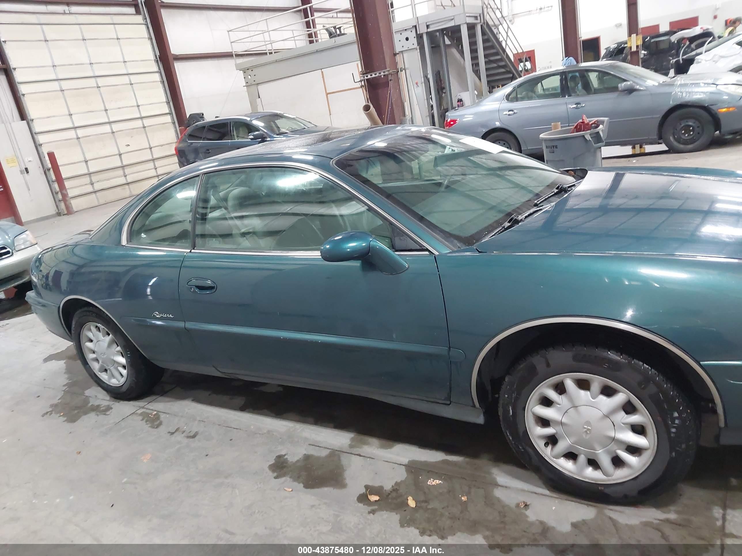 1998 Buick Riviera Base Cmi Green vin: 1G4GD2210W4708346