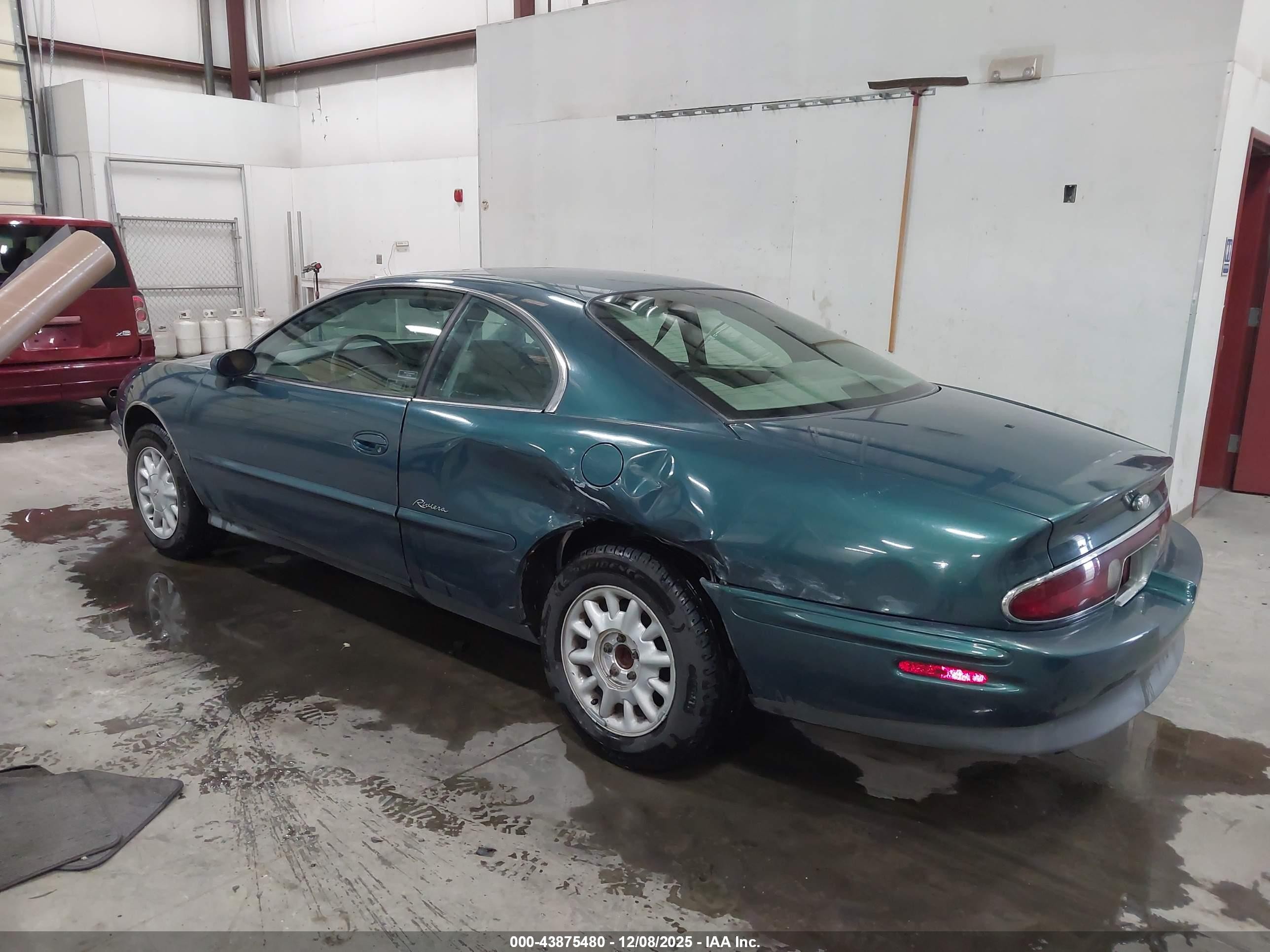 1998 Buick Riviera Base Cmi Green vin: 1G4GD2210W4708346