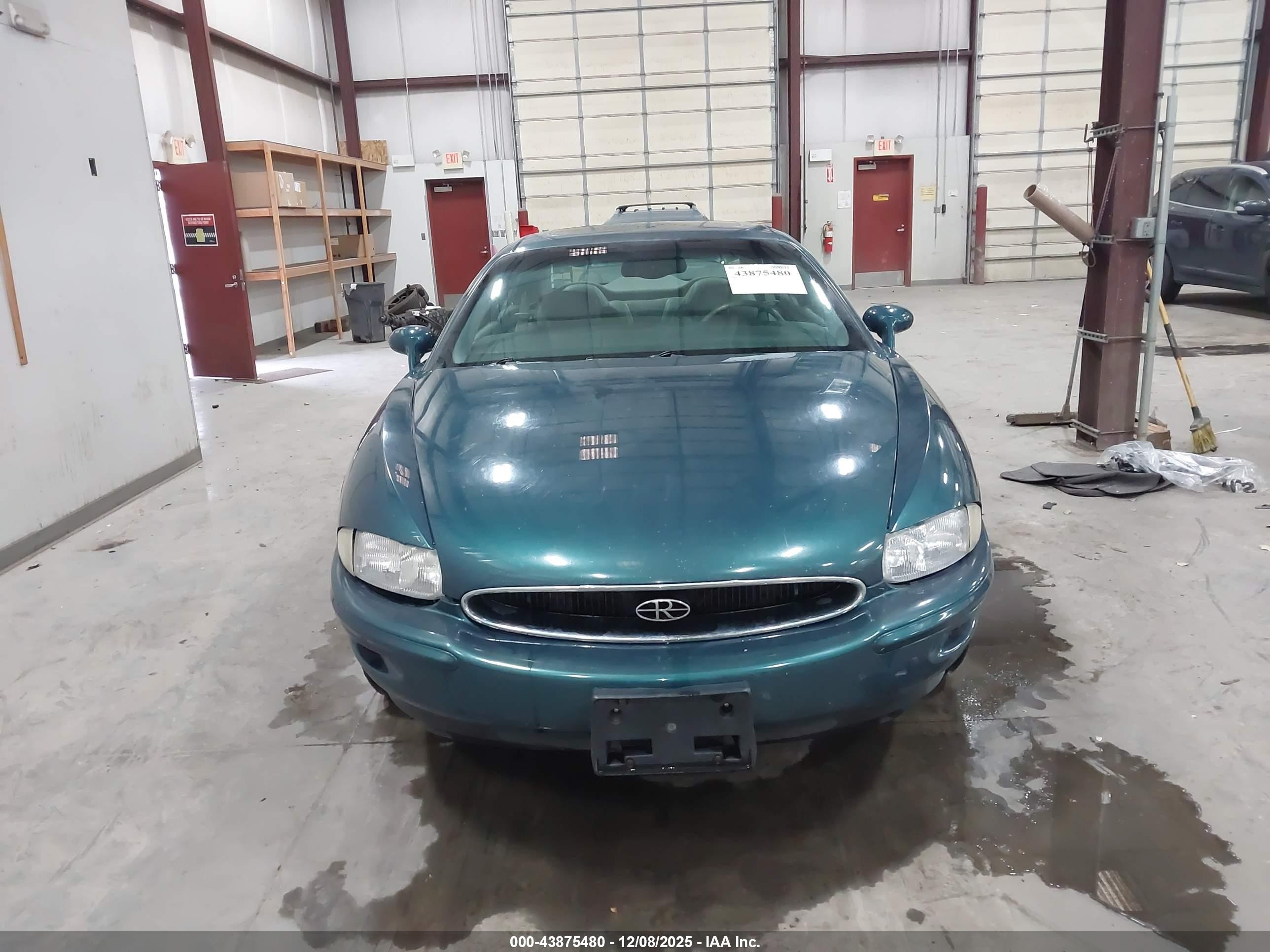 1998 Buick Riviera Base Cmi Green vin: 1G4GD2210W4708346