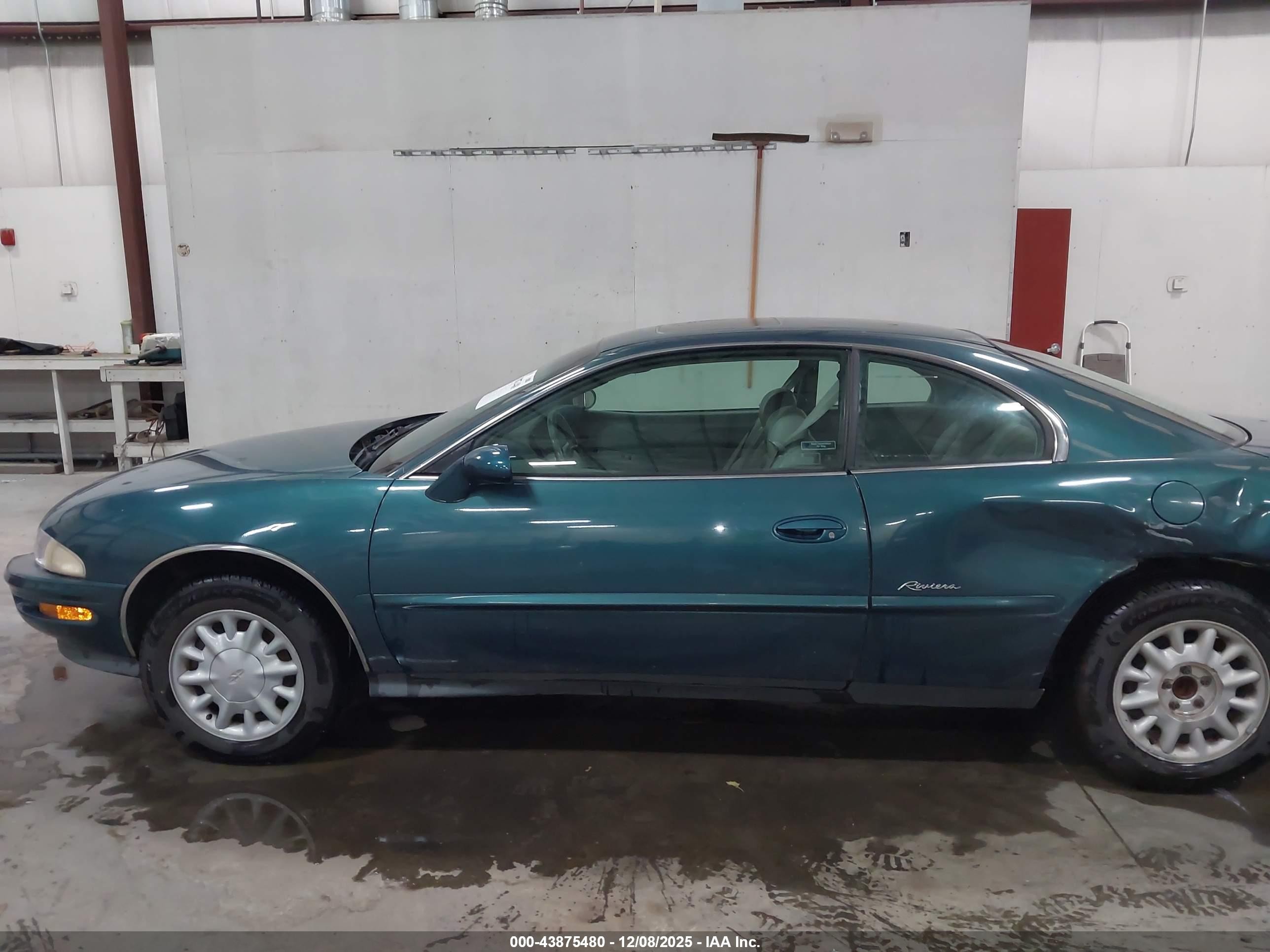 1998 Buick Riviera Base Cmi Green vin: 1G4GD2210W4708346