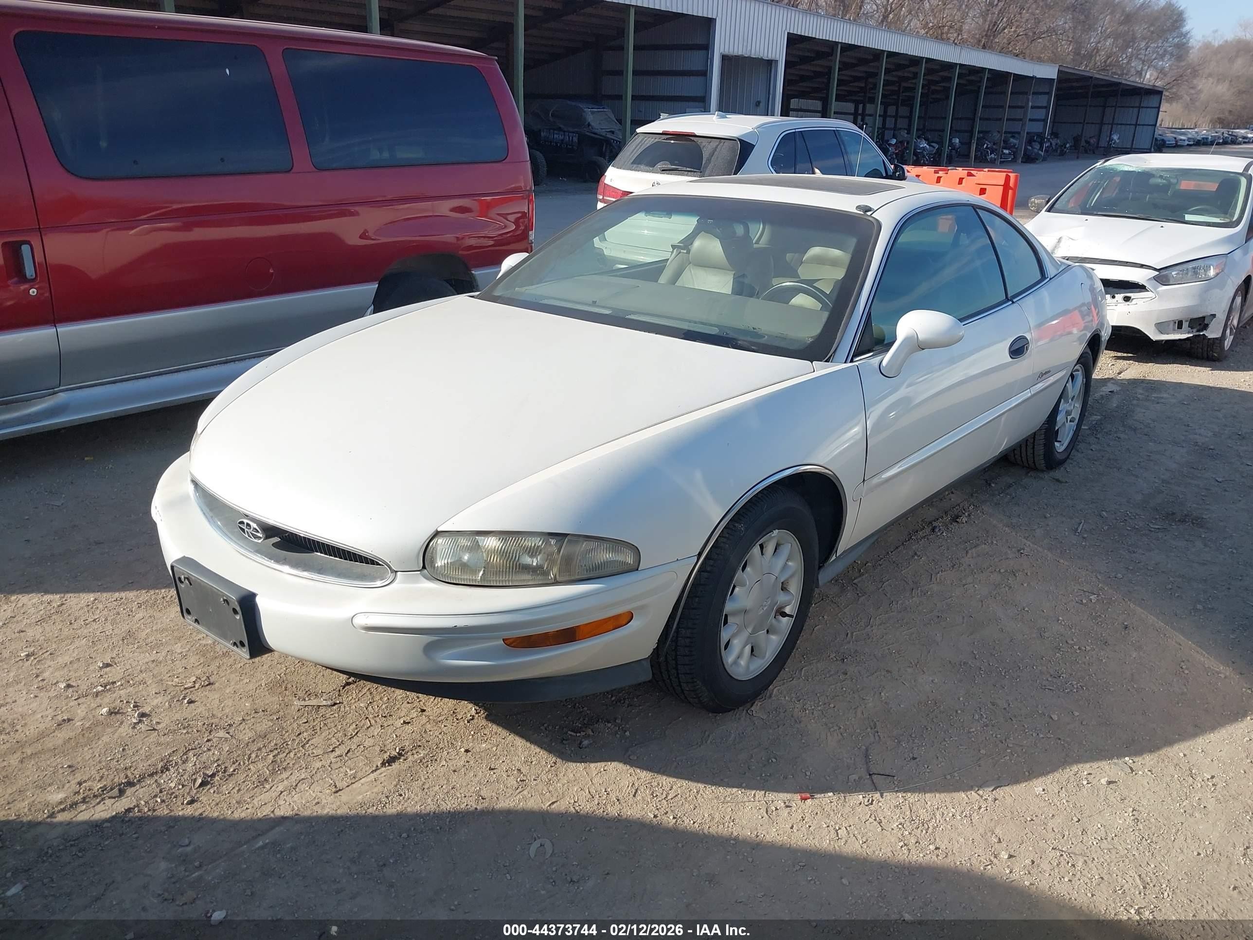 1999 Buick Riviera   White vin: 1G4GD2210X4701088