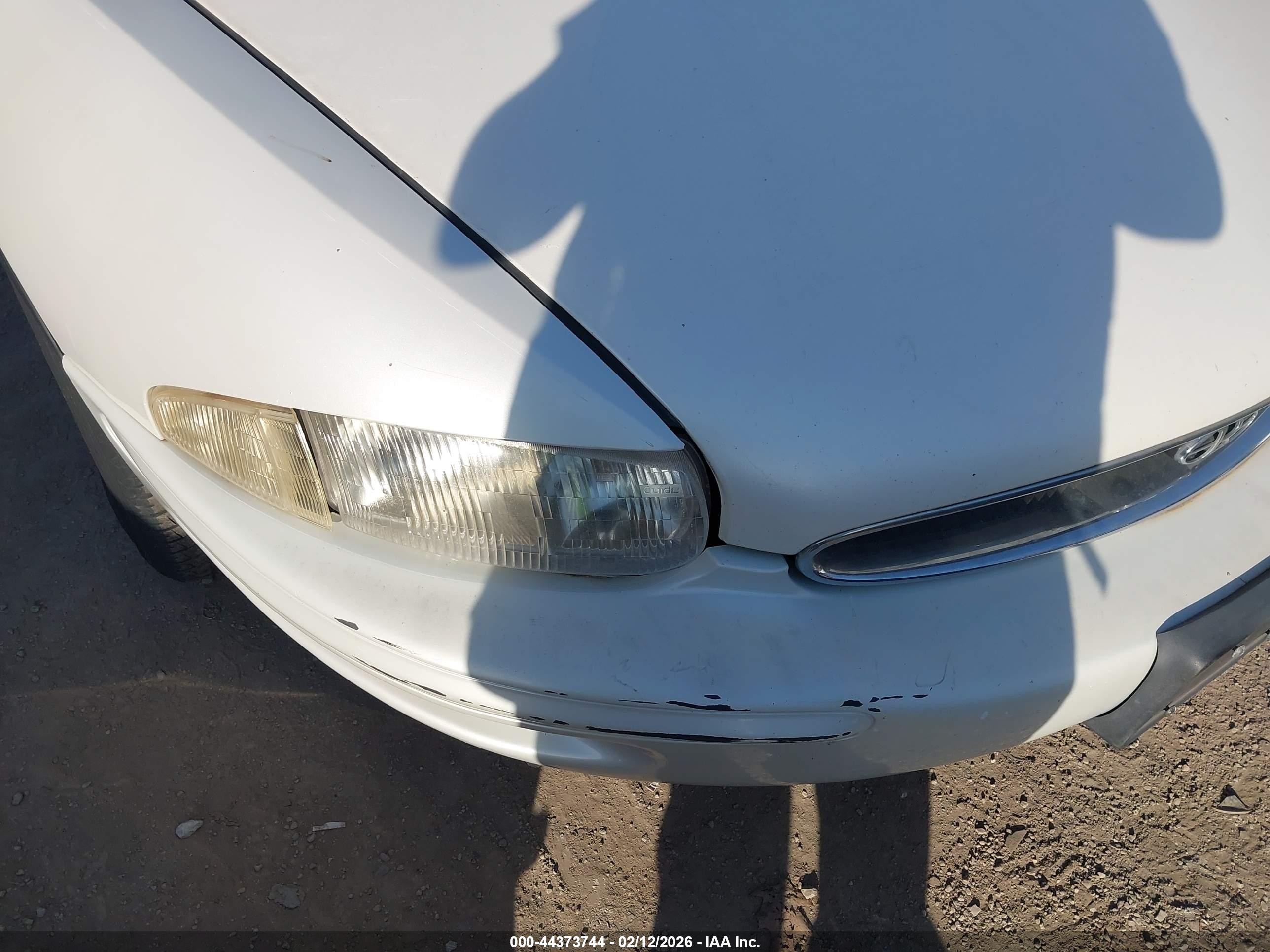 1999 Buick Riviera   White vin: 1G4GD2210X4701088